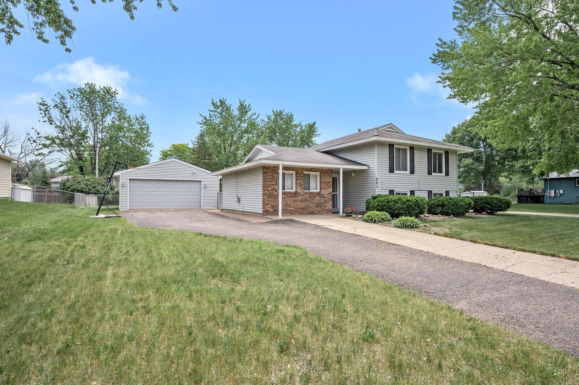 Apple Valley, MN 55124,864 Whitney DR