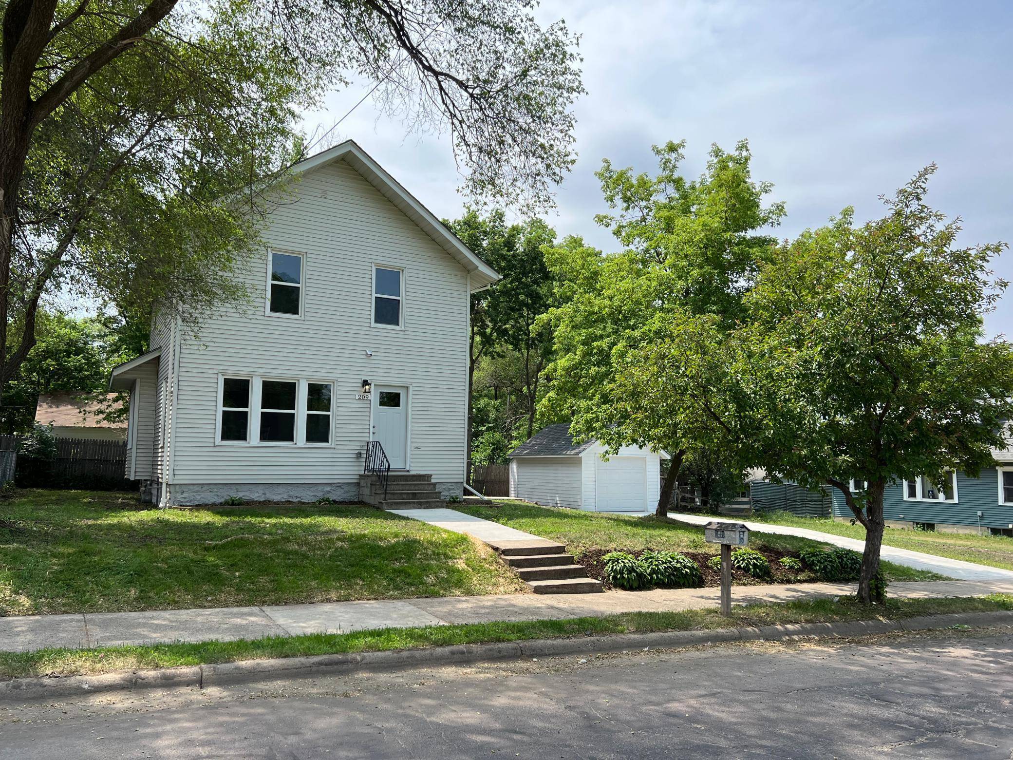 Faribault, MN 55021,209 12th ST NW