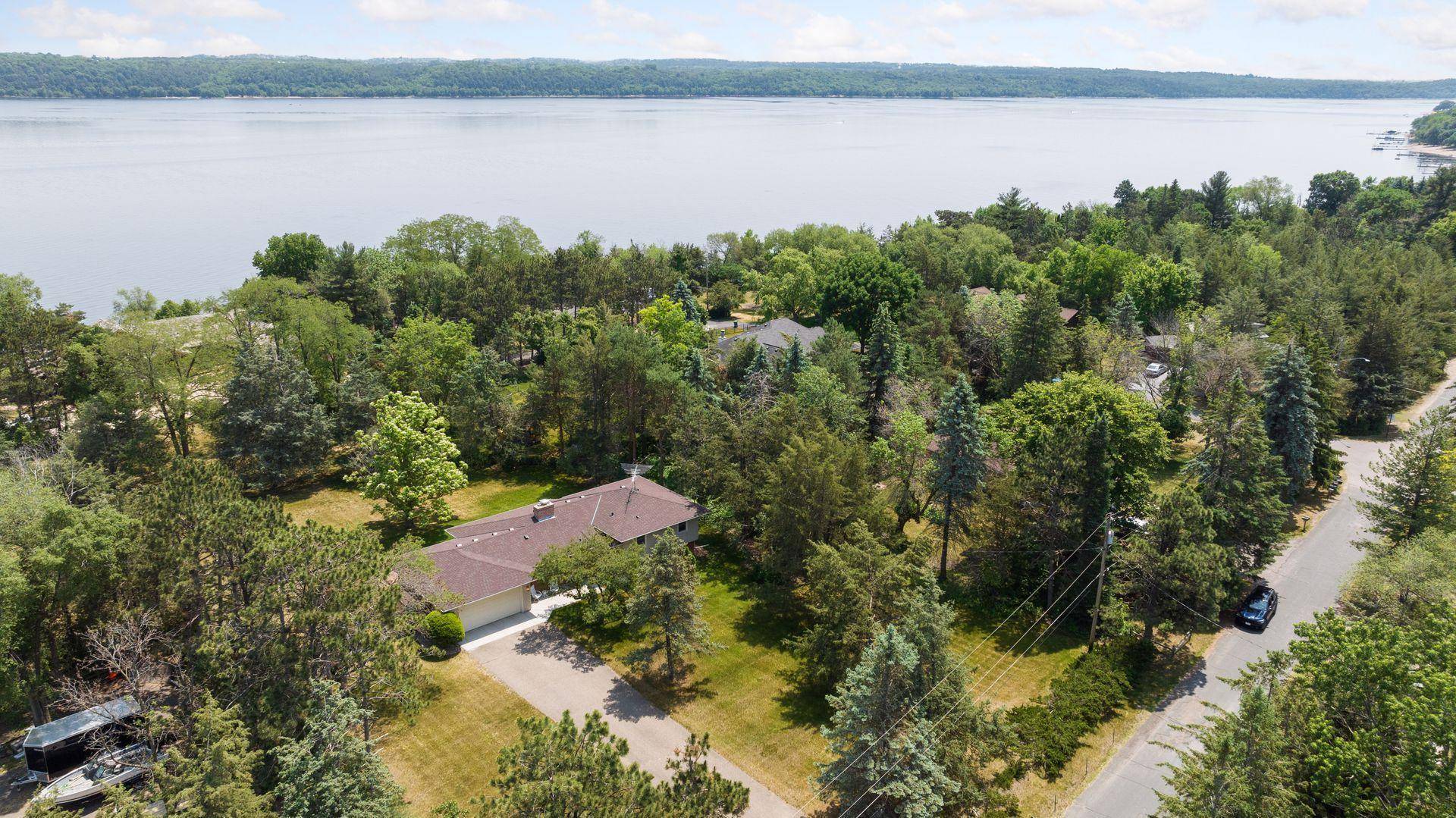 Lakeland Shores, MN 55043,355 Quinlan AVE S