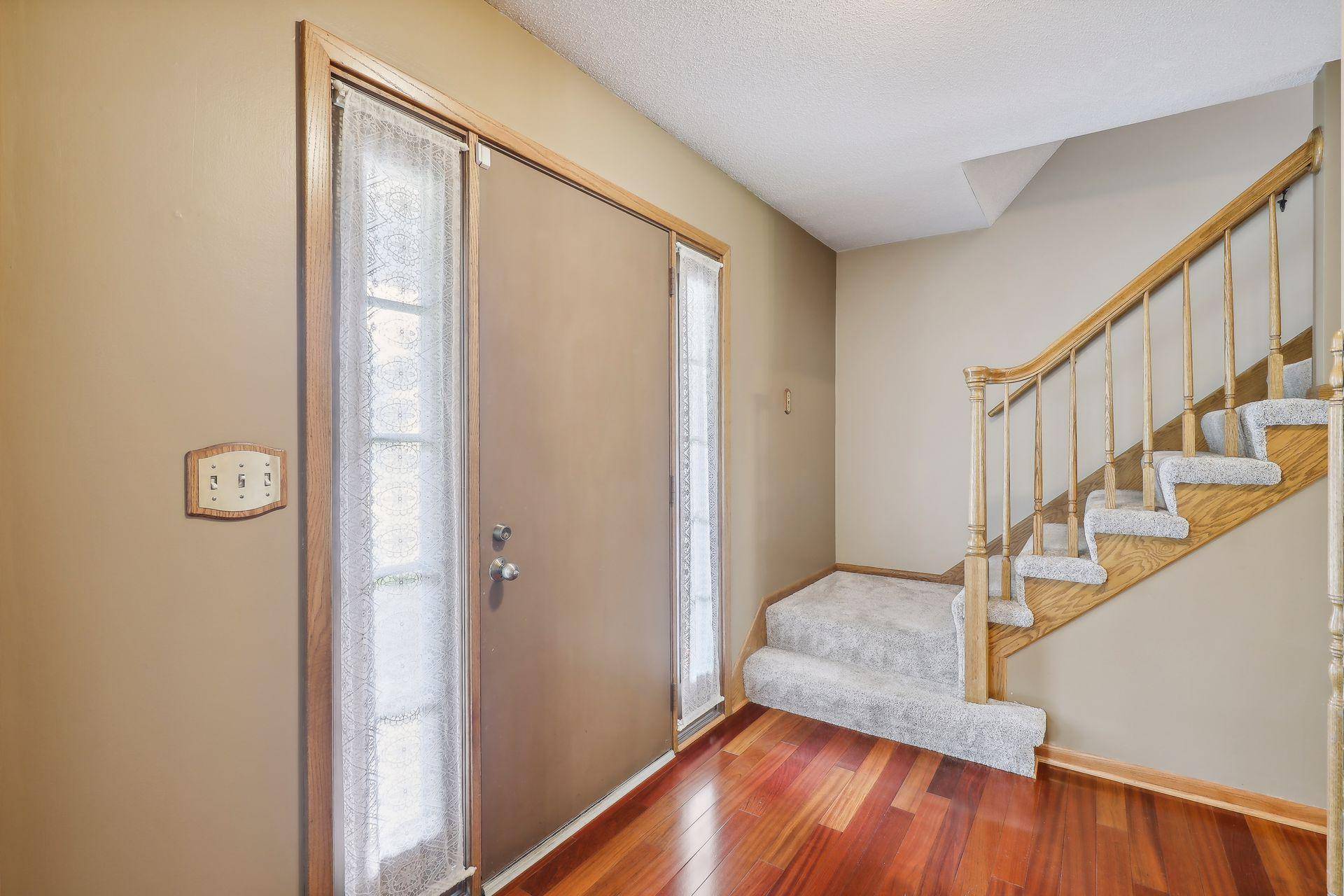 Woodbury, MN 55125,7185 Sherwood RD