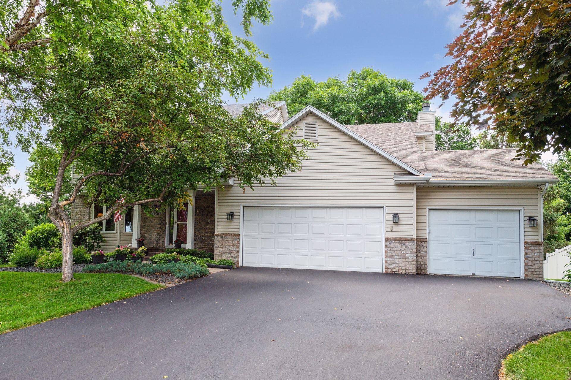 Eden Prairie, MN 55347,10981 Blossom RD