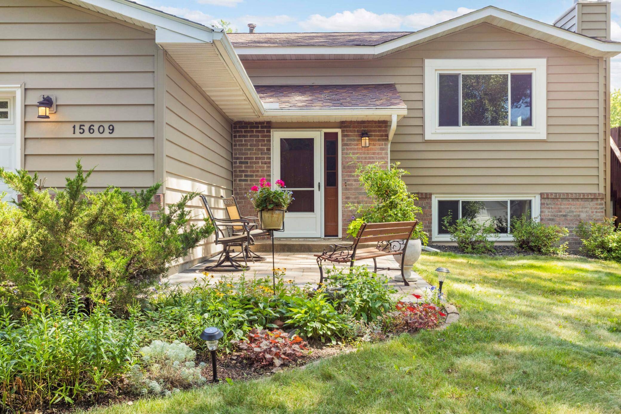 Burnsville, MN 55306,15609 Bryant AVE S