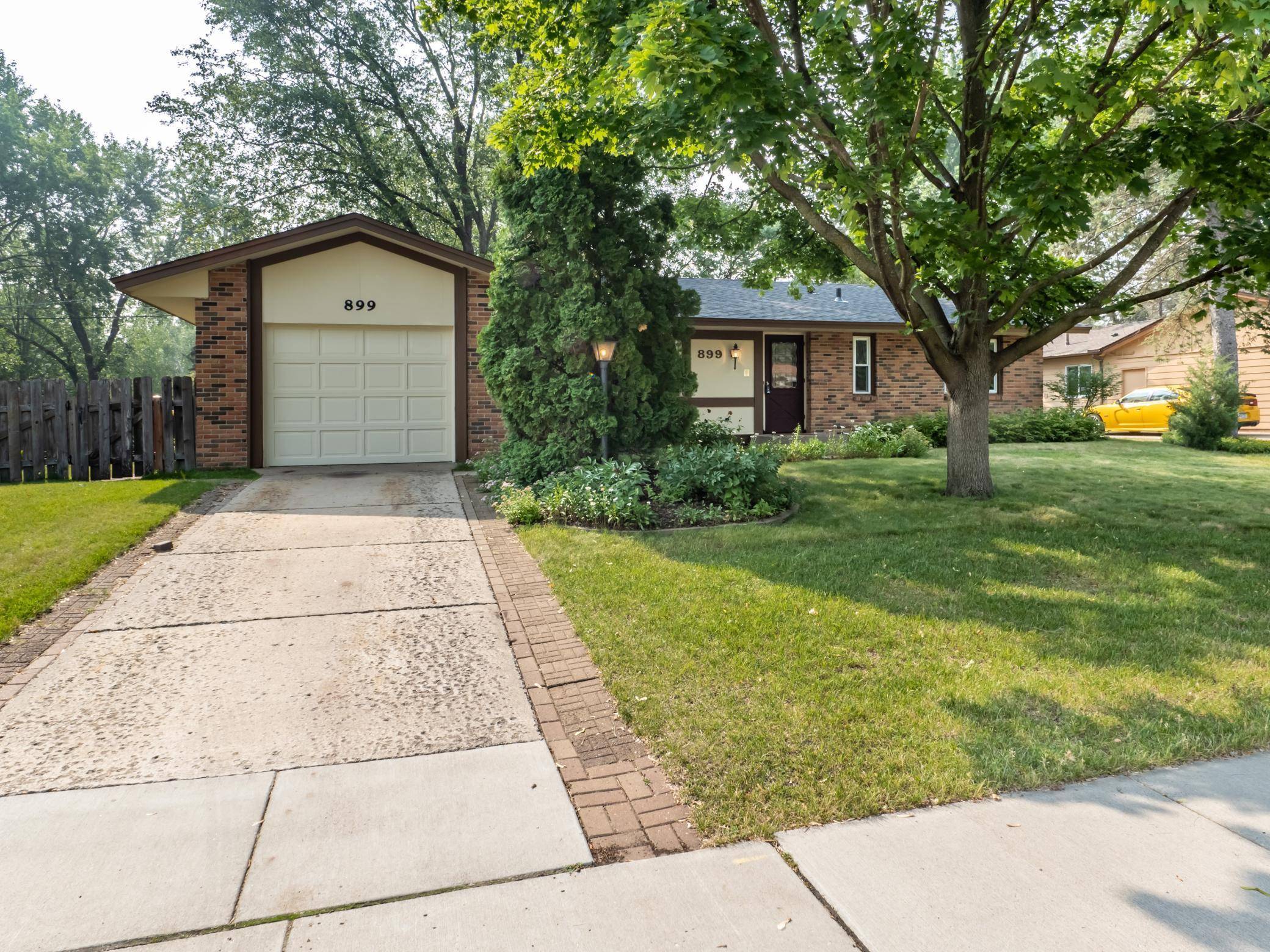 Apple Valley, MN 55124,899 Redwood DR