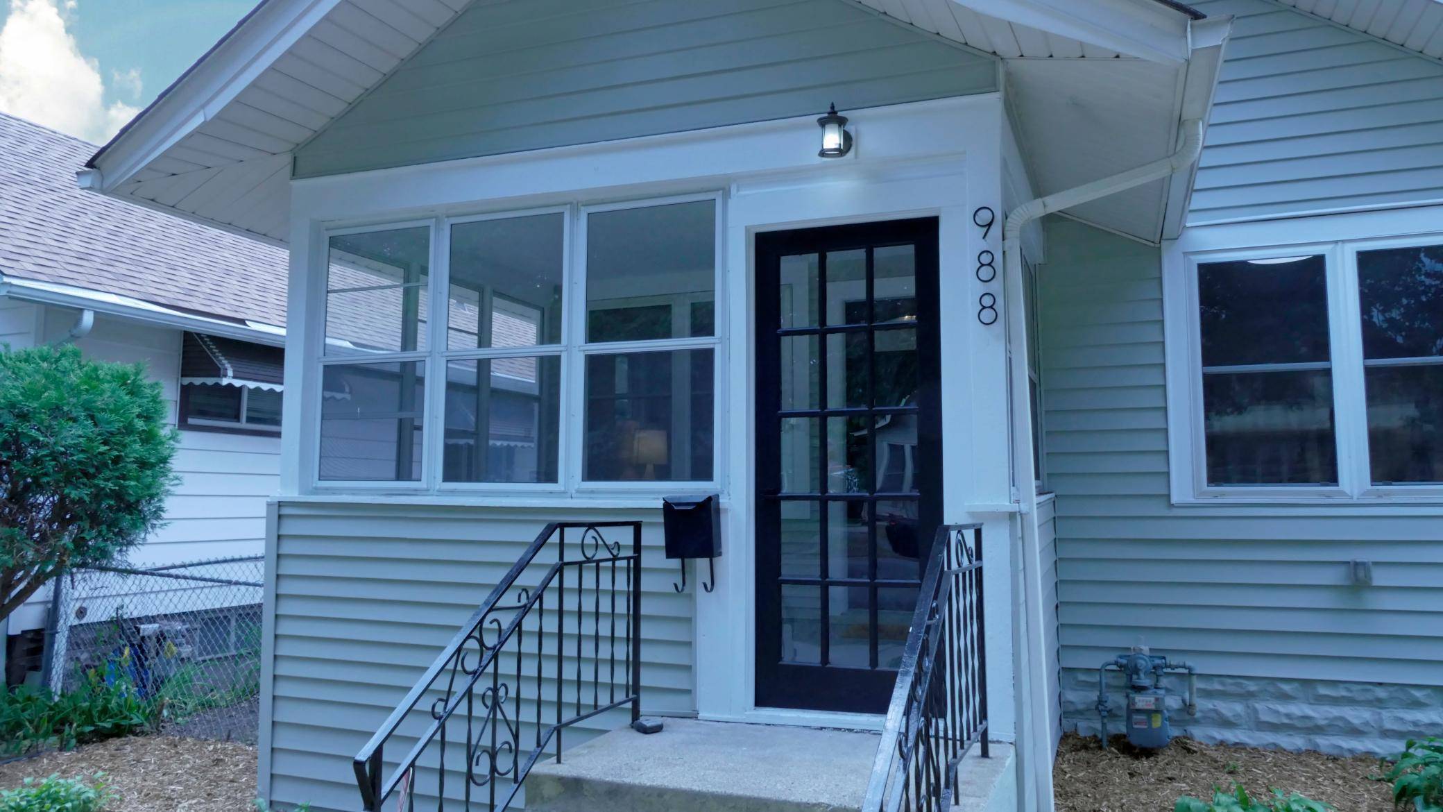 Saint Paul, MN 55104,988 Edmund AVE