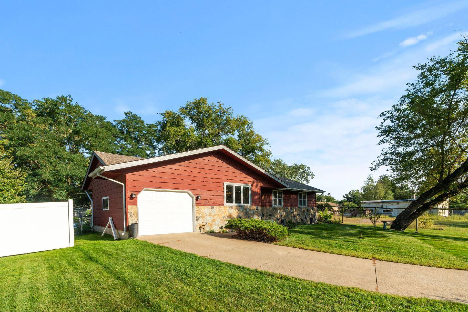 Princeton, MN 55371,904 8th AVE N