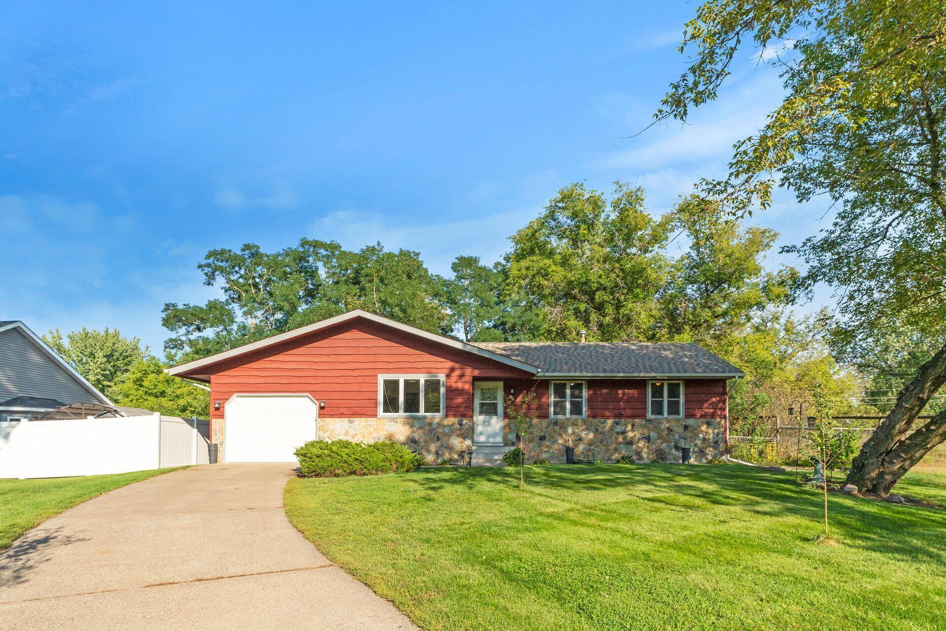 Princeton, MN 55371,904 8th AVE N