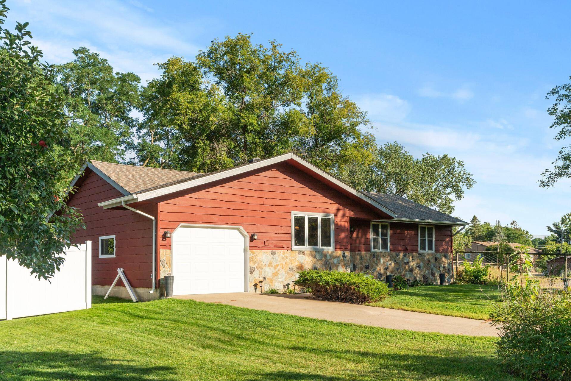 Princeton, MN 55371,904 8th AVE N