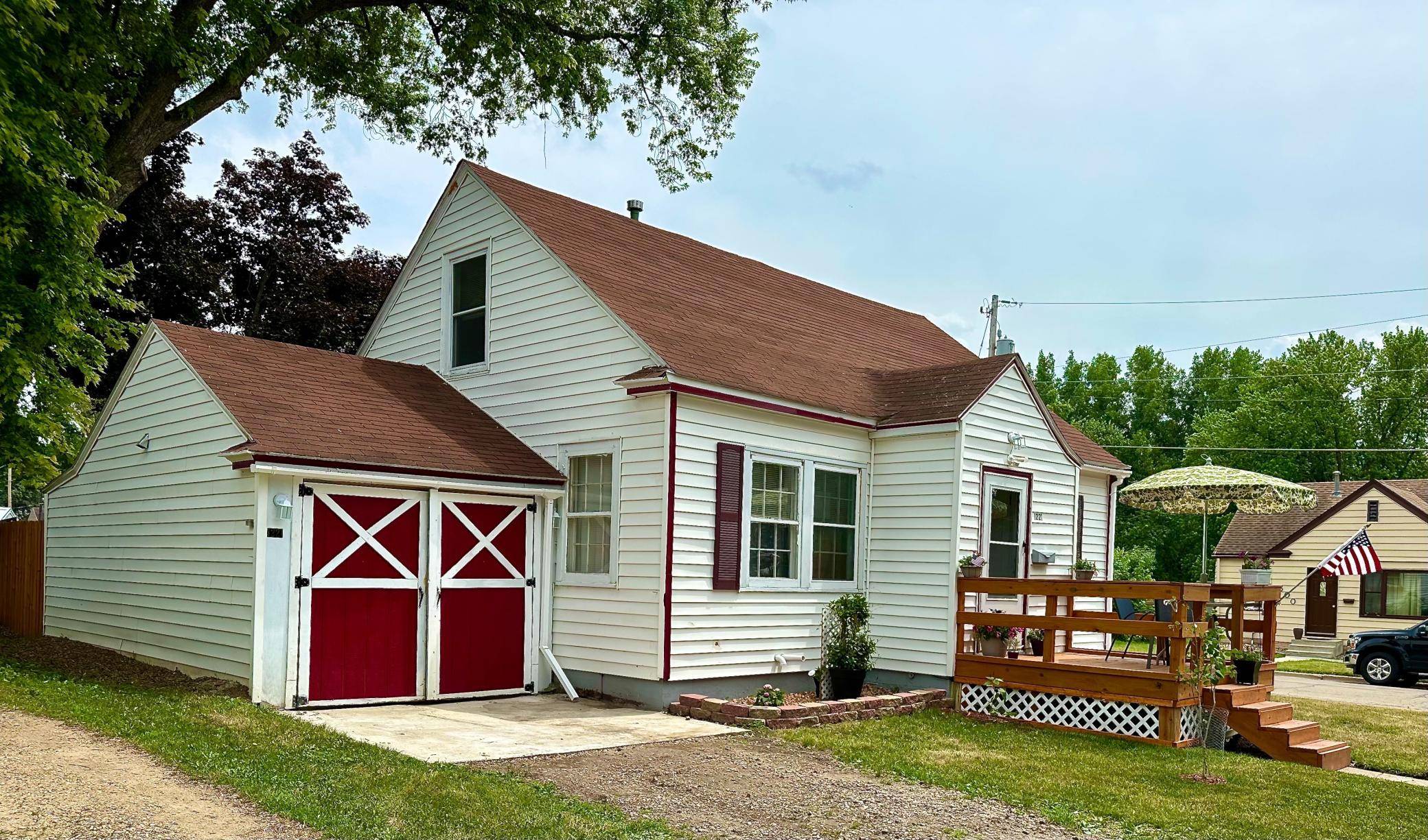 Albert Lea, MN 56007,1221 Saint Joseph AVE