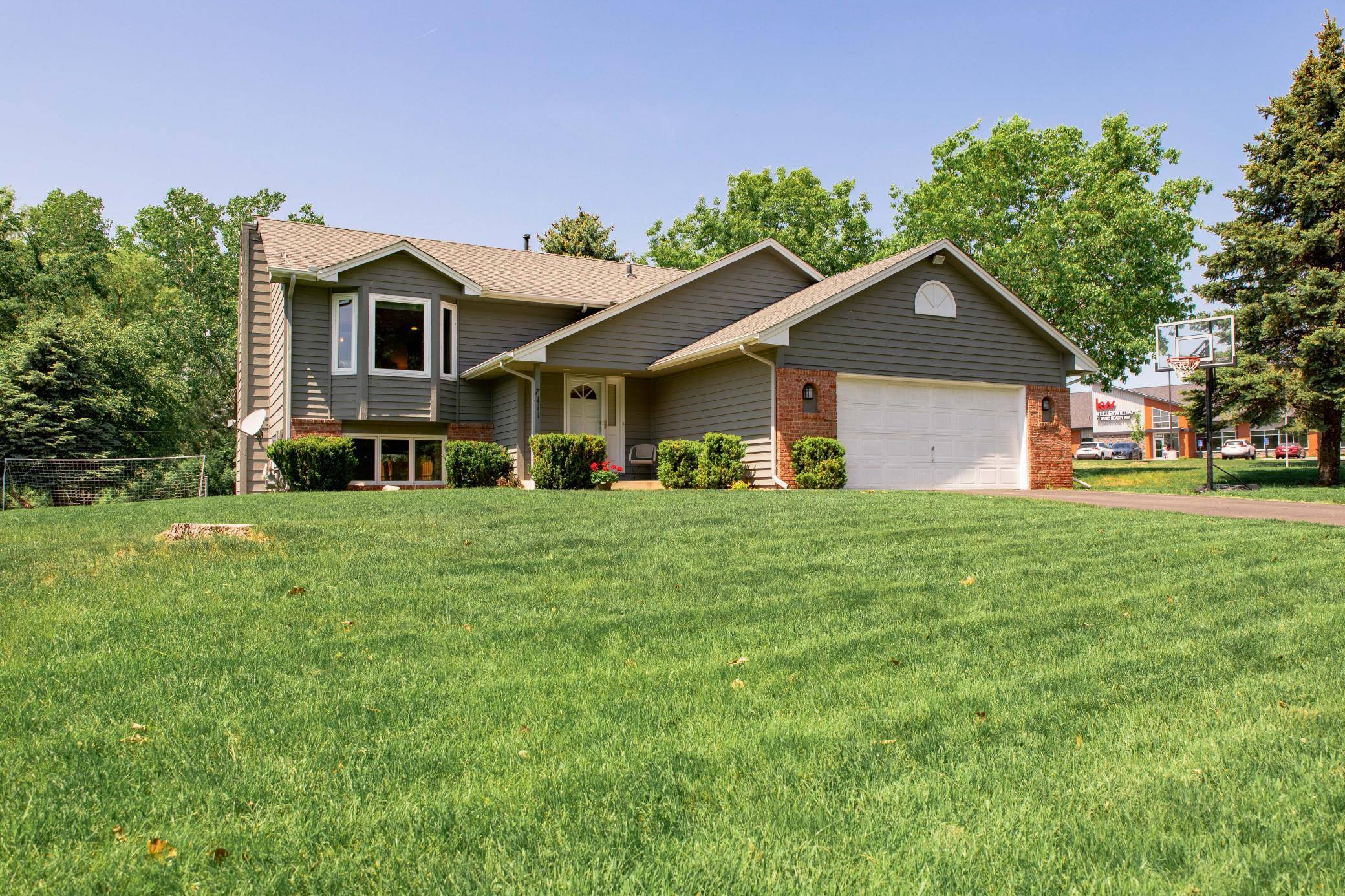 Maple Grove, MN 55369,7111 Trenton LN N