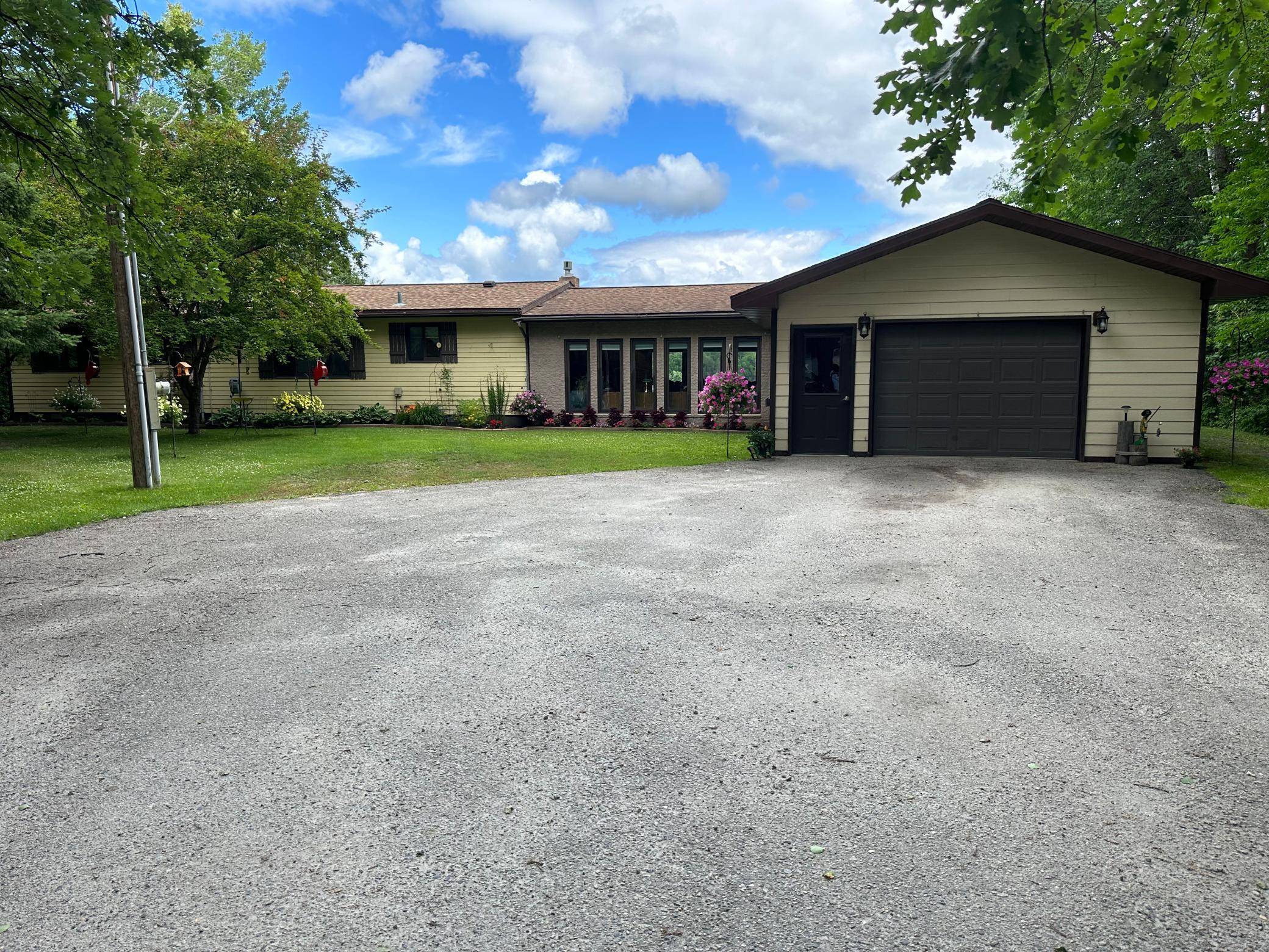 Baudette Twp, MN 56623,982 Noble DR NW