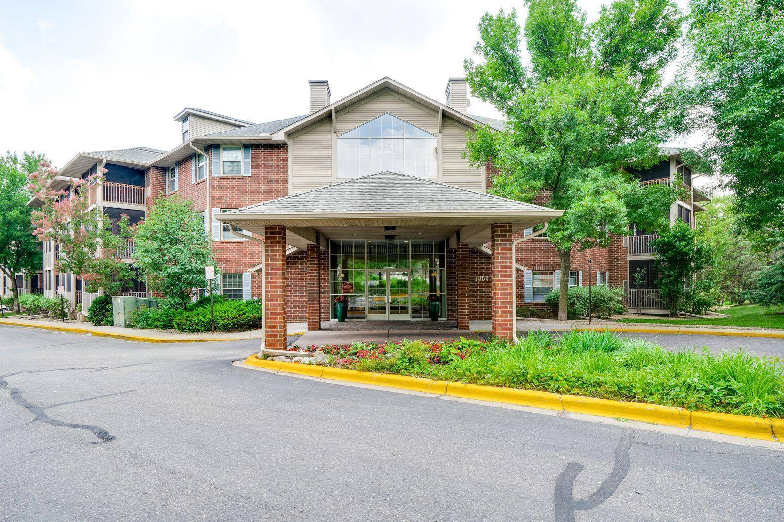 Golden Valley, MN 55422,1350 Douglas DR N #205