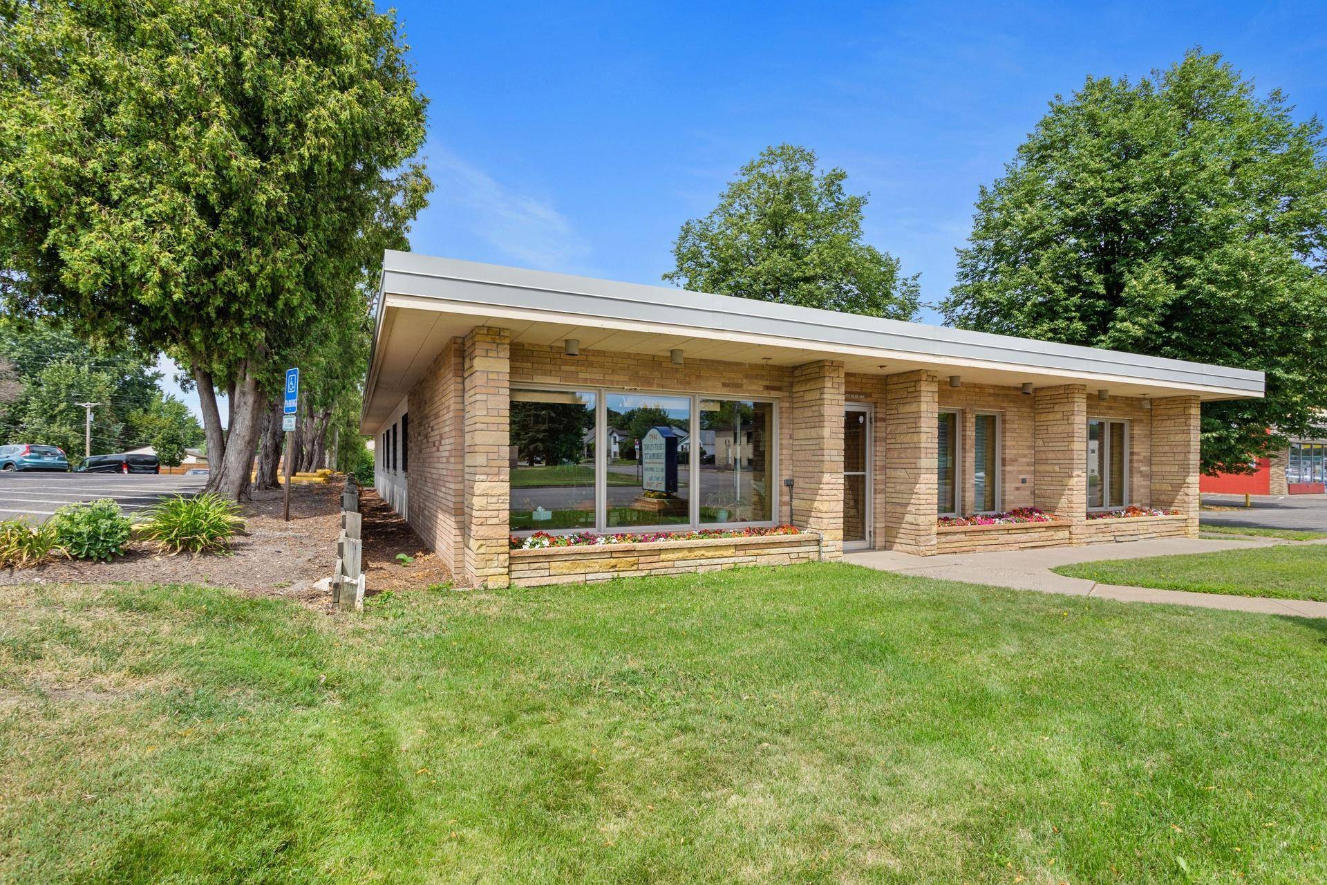 Saint Paul, MN 55106,1497 White Bear AVE N