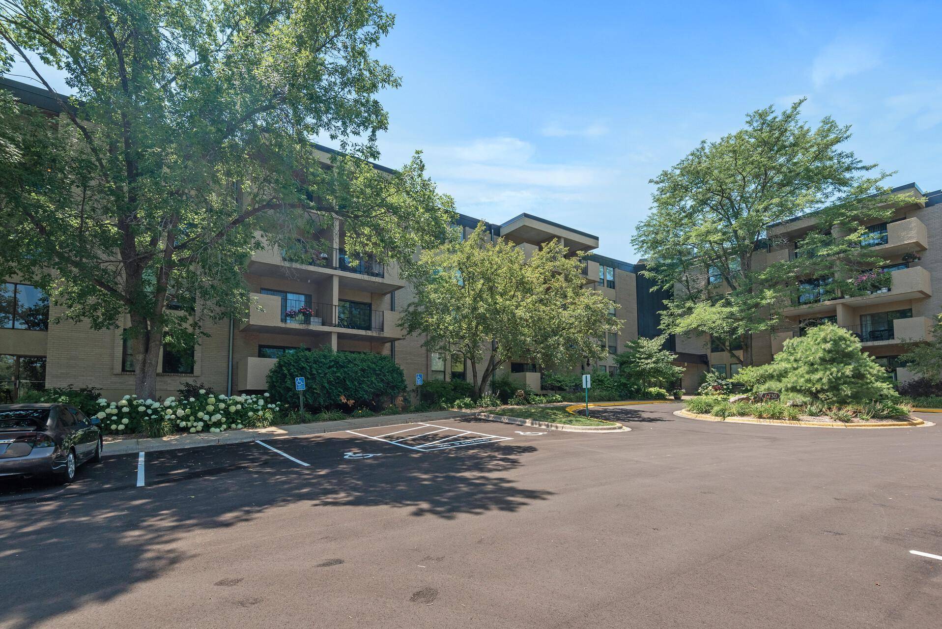 Edina, MN 55436,6730 Vernon AVE S #406