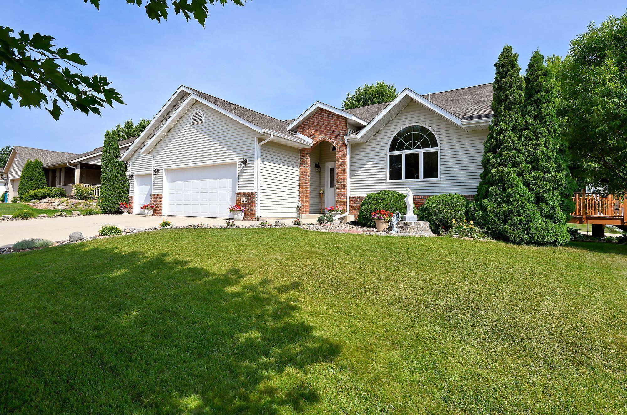 Owatonna, MN 55060,1424 Wildflower LN NE