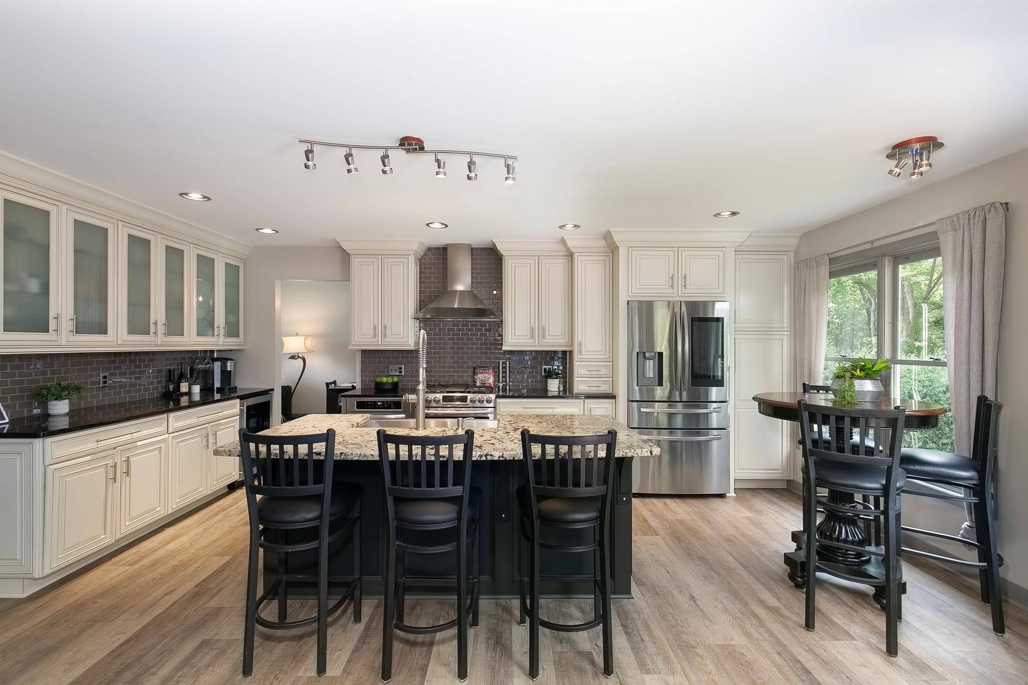 Eden Prairie, MN 55347,17297 Bainbridge DR