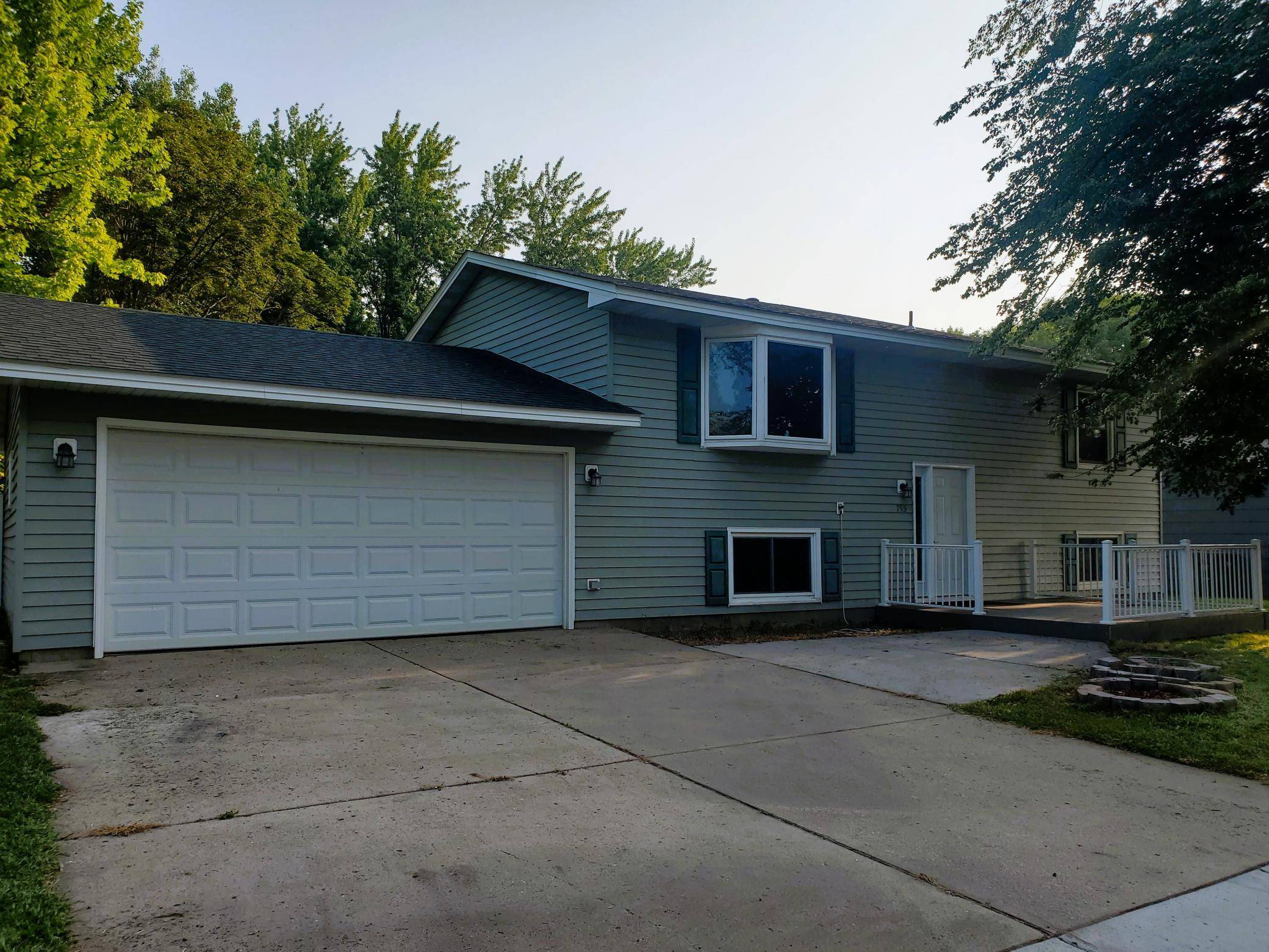 Hutchinson, MN 55350,755 Neal AVE SW