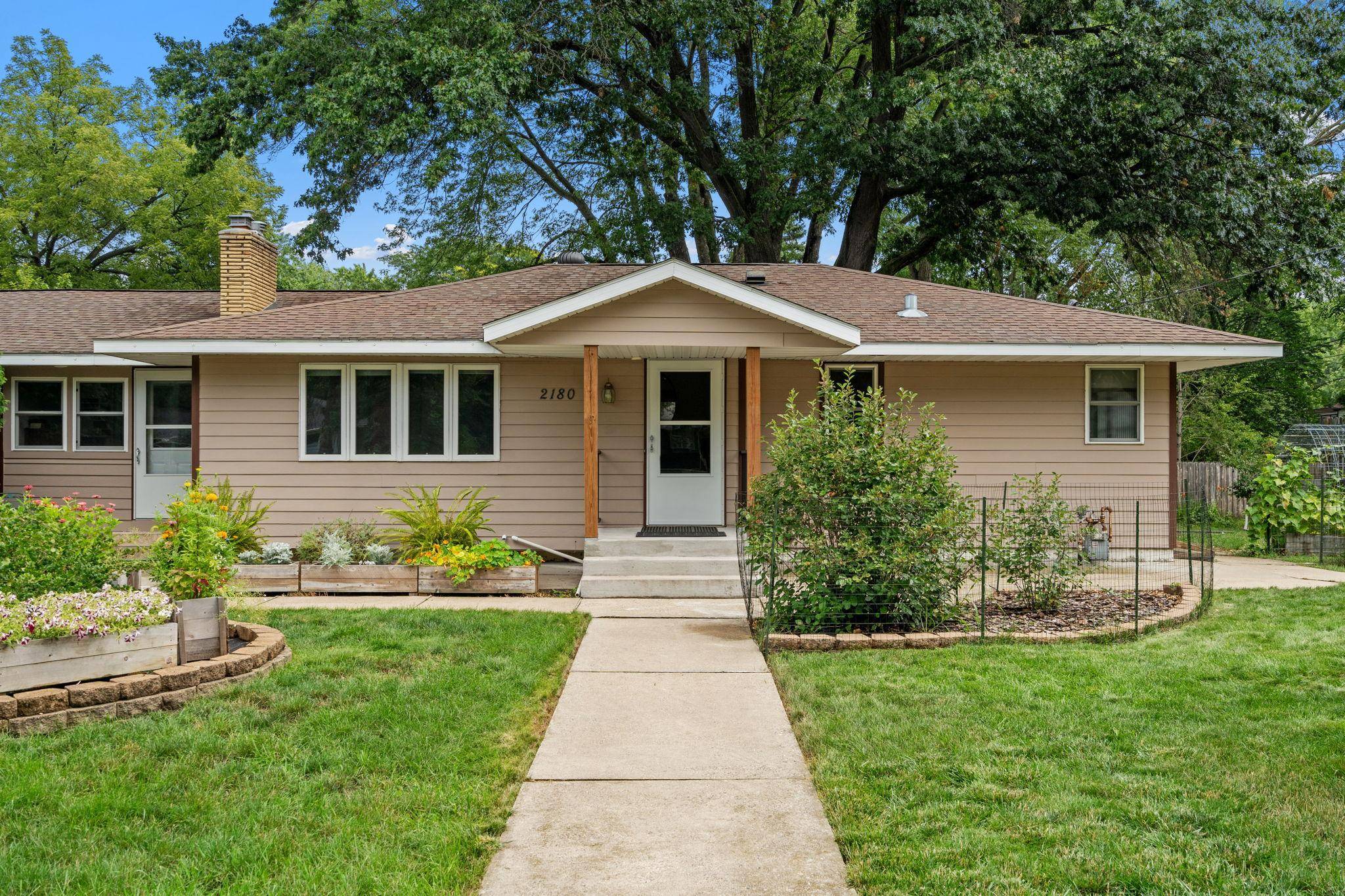 Roseville, MN 55113,2180 Dellwood AVE