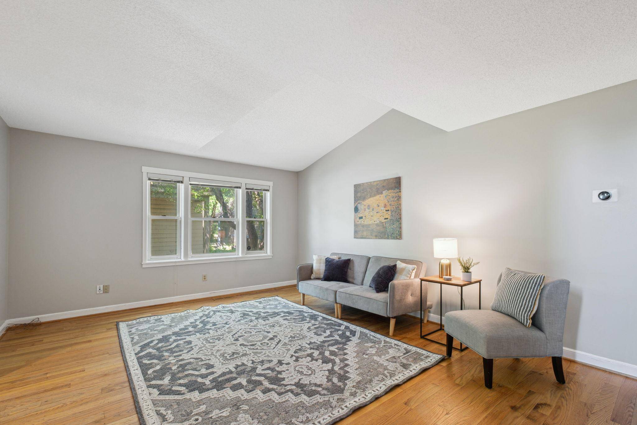 Minneapolis, MN 55404,114 W 24th ST