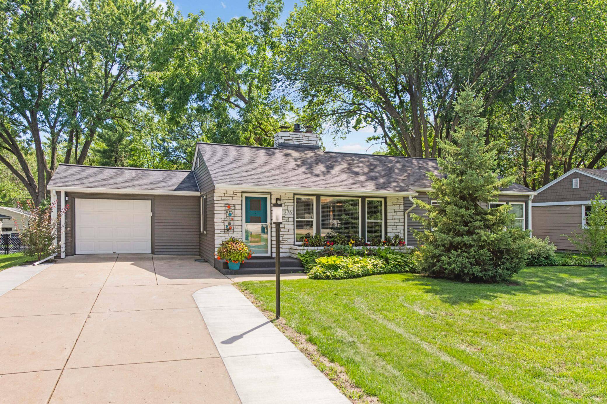 Arden Hills, MN 55112,1376 Arden PL