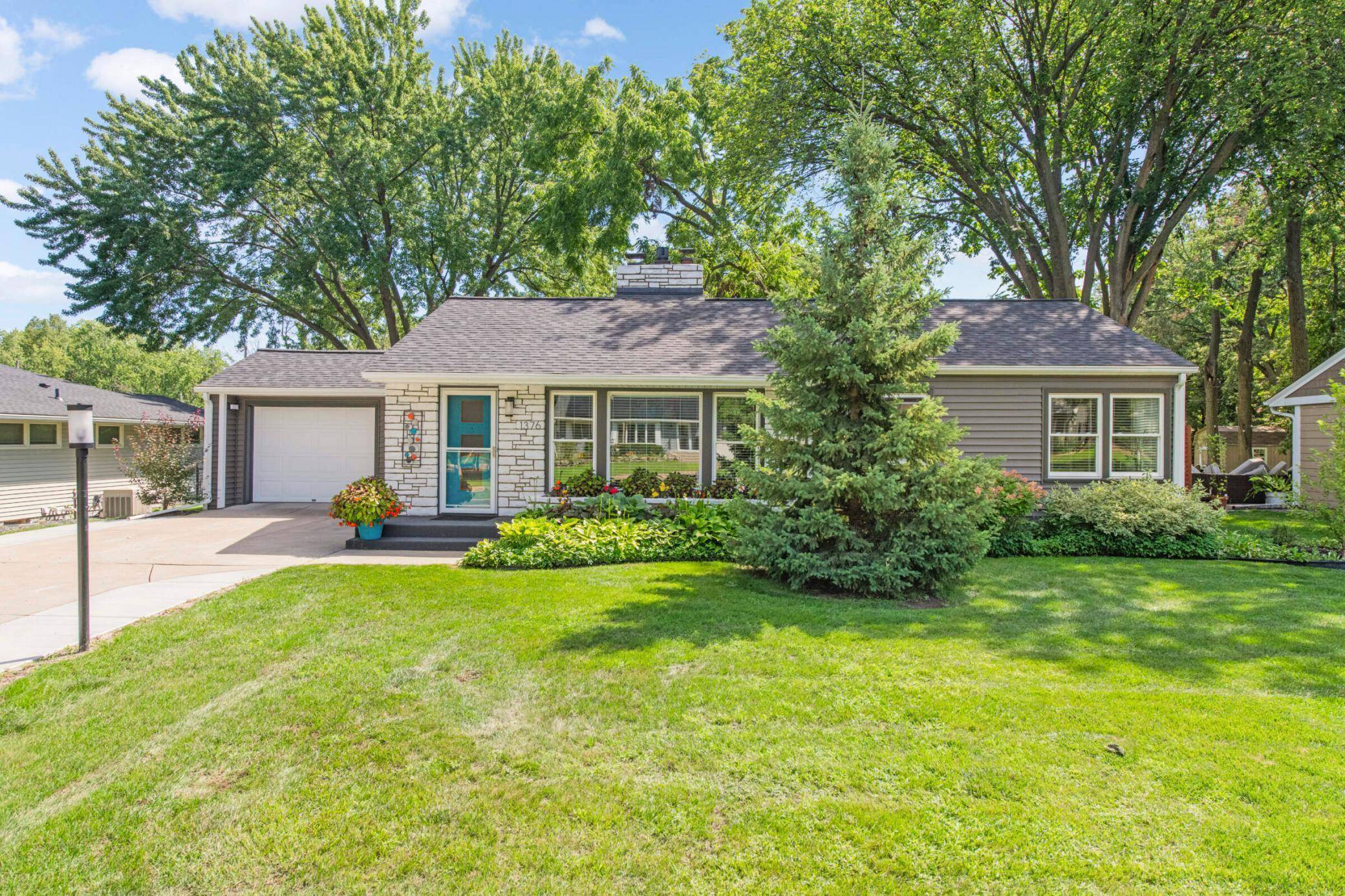 Arden Hills, MN 55112,1376 Arden PL