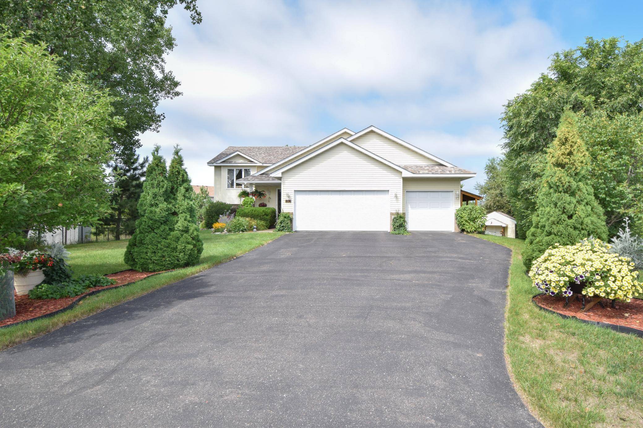 Braham, MN 55006,806 Pond View CT