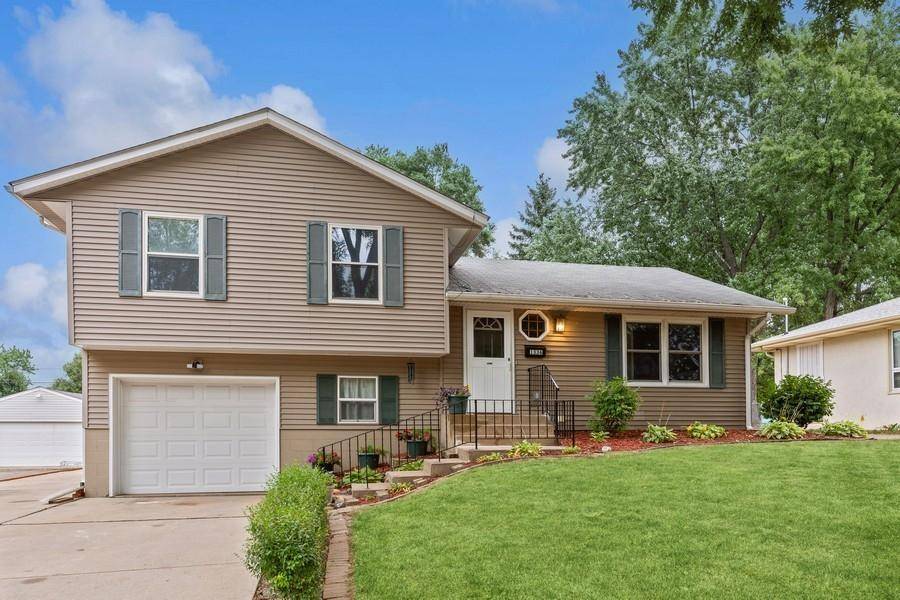 West Saint Paul, MN 55118,1336 Calumet AVE