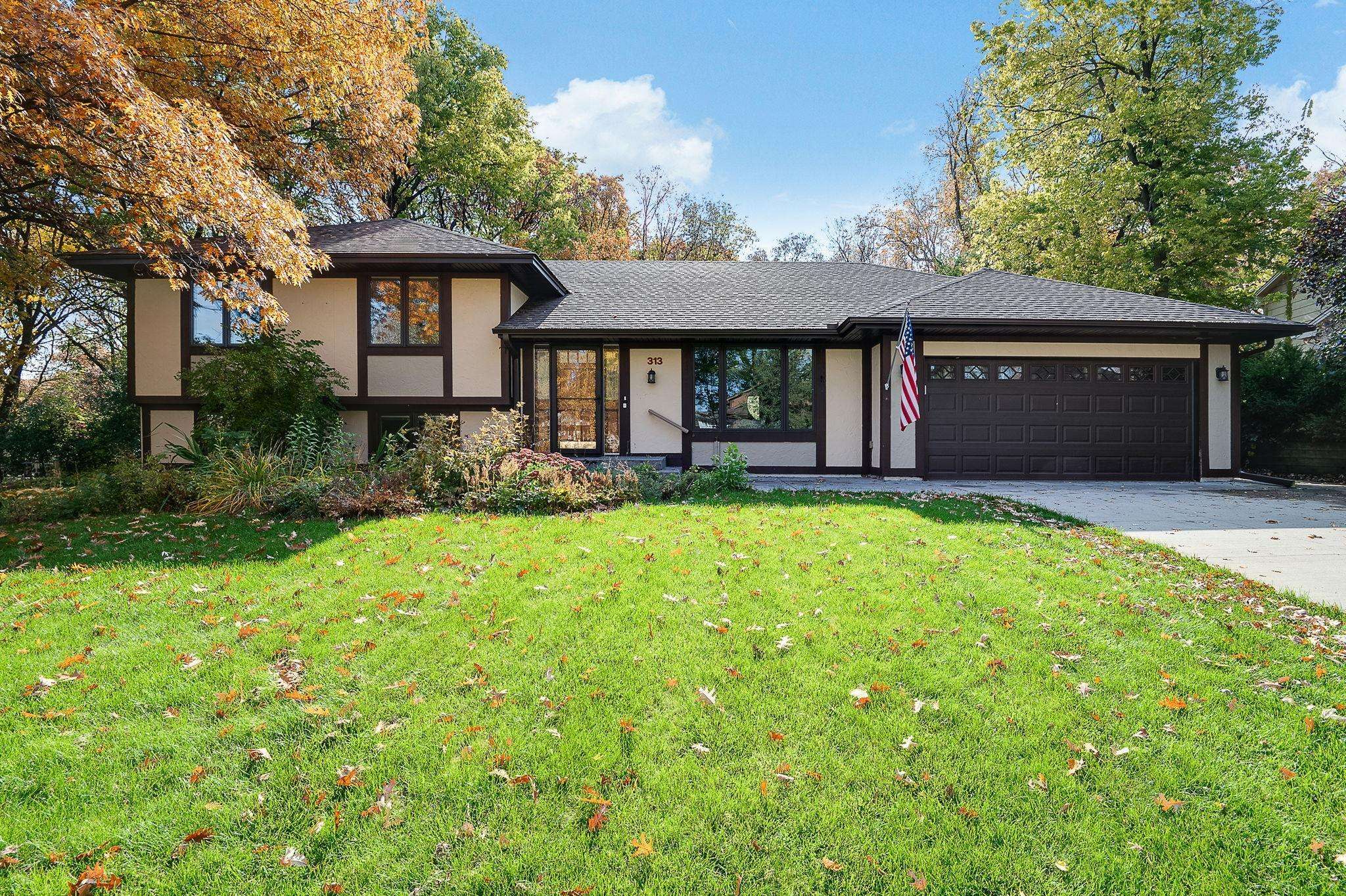 Burnsville, MN 55337,313 Hillcrest LN