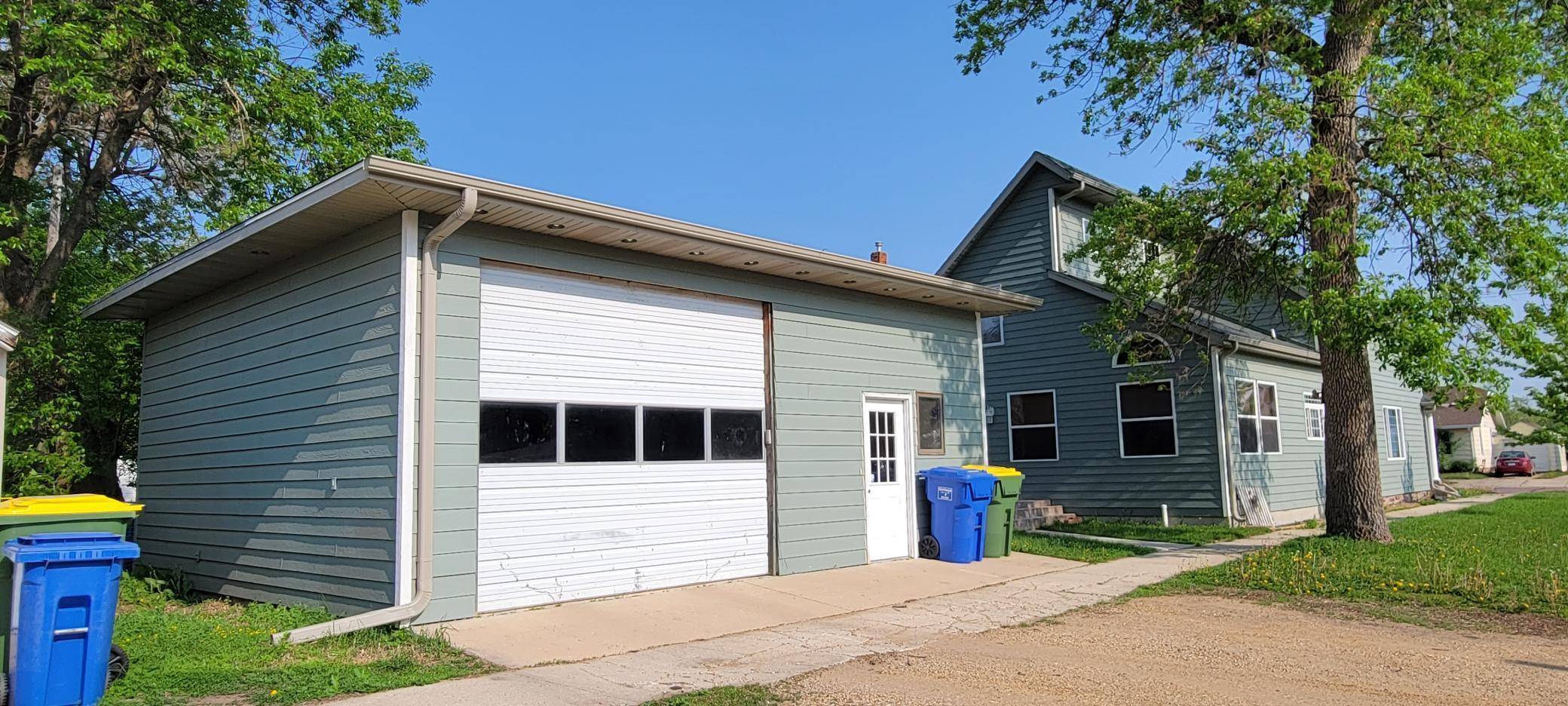 Pipestone, MN 56164,324 2nd ST NE