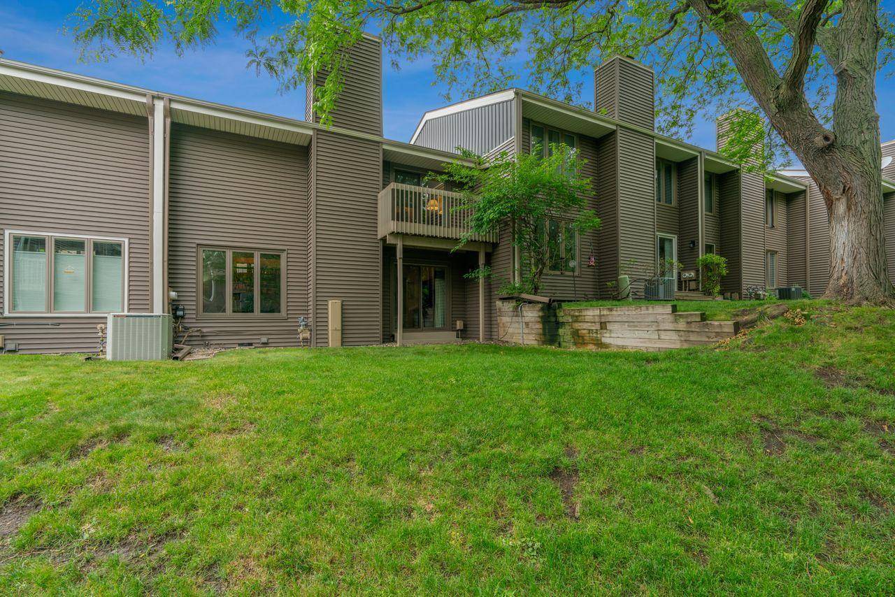 Roseville, MN 55113,540 Woodhill DR #75