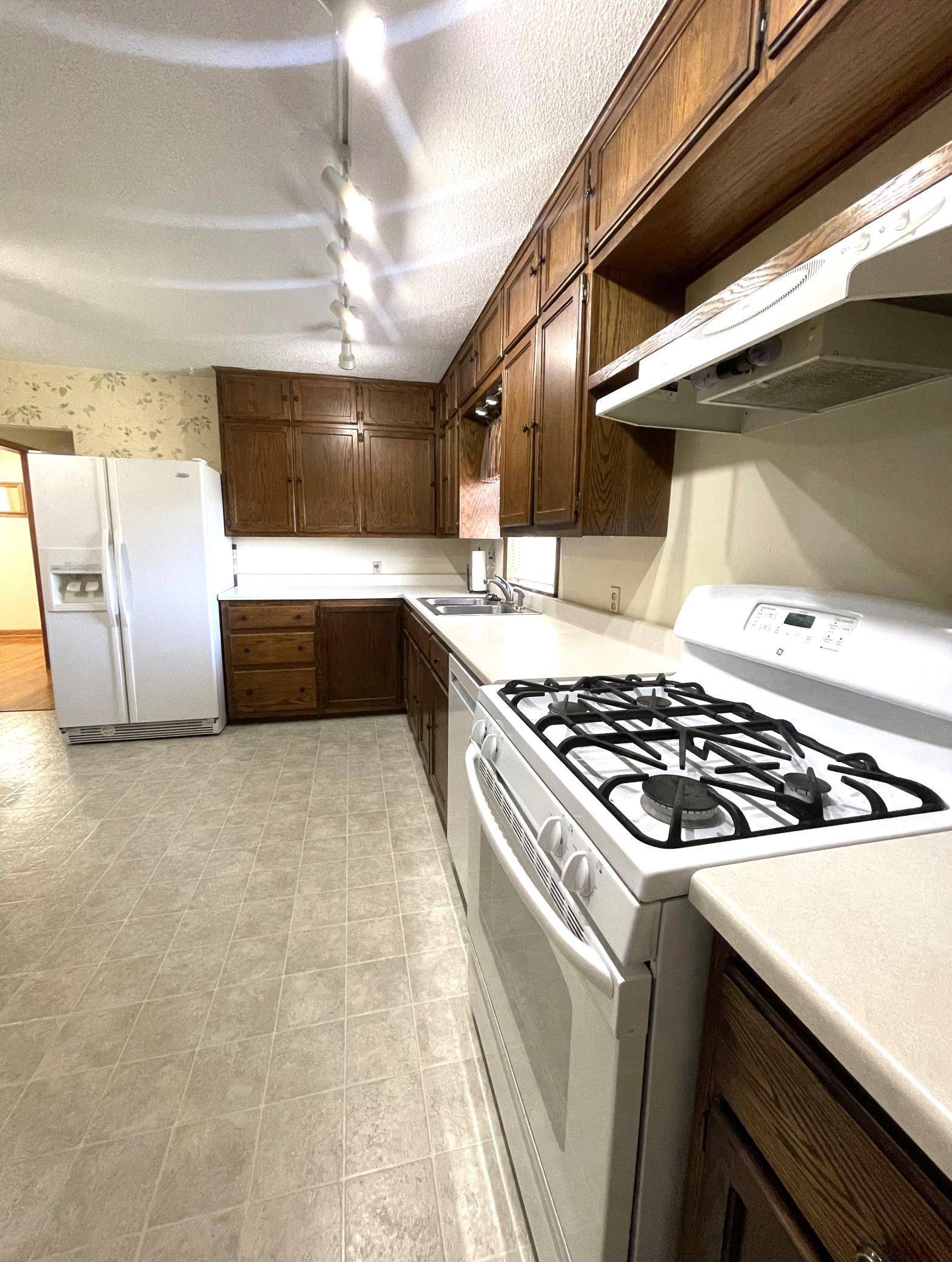 Fairmont, MN 56031,1500 N Prairie AVE