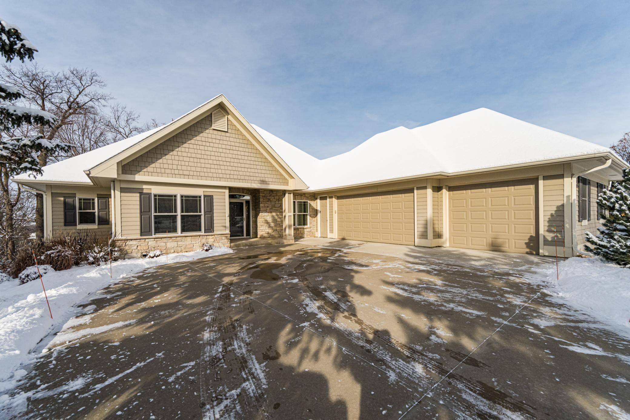 Rochester, MN 55902,975 Fox Knoll DR SW