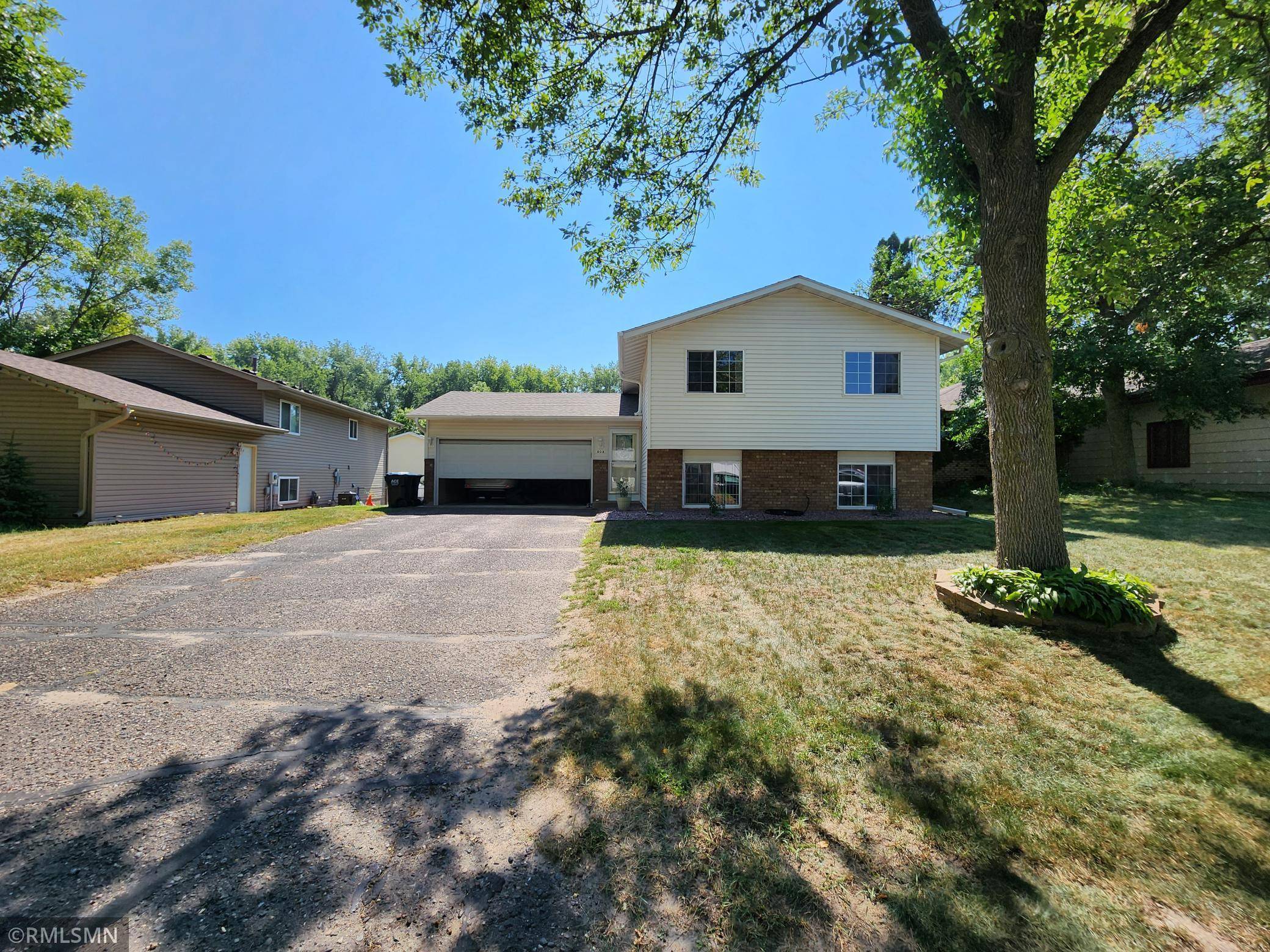 Coon Rapids, MN 55433,808 104th LN NW