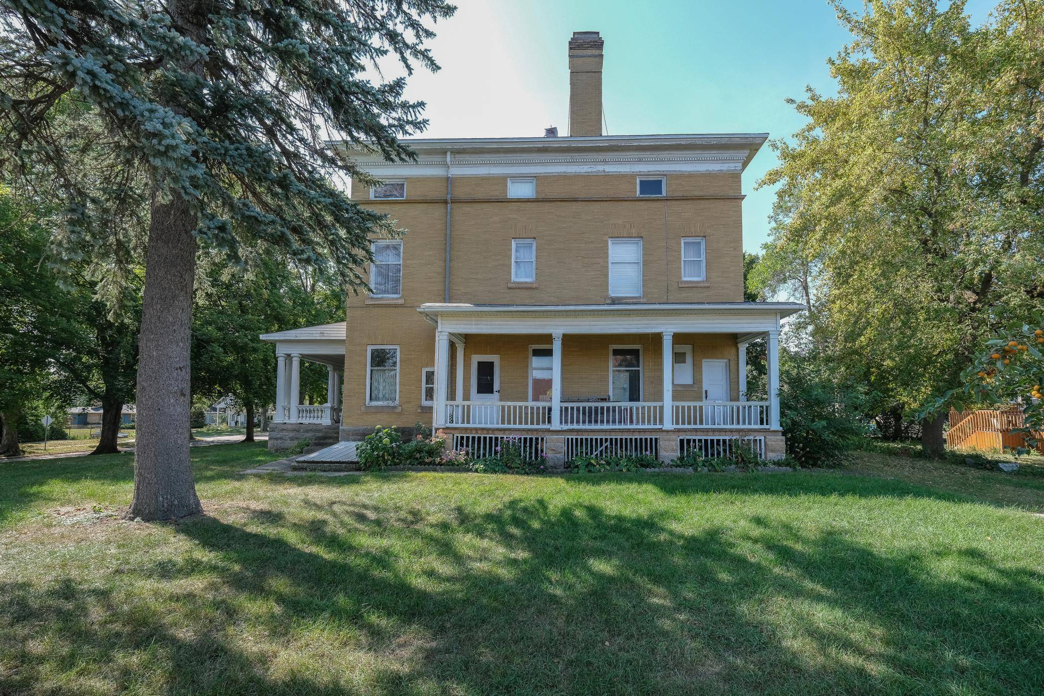 Waseca, MN 56093,831 3rd AVE NE