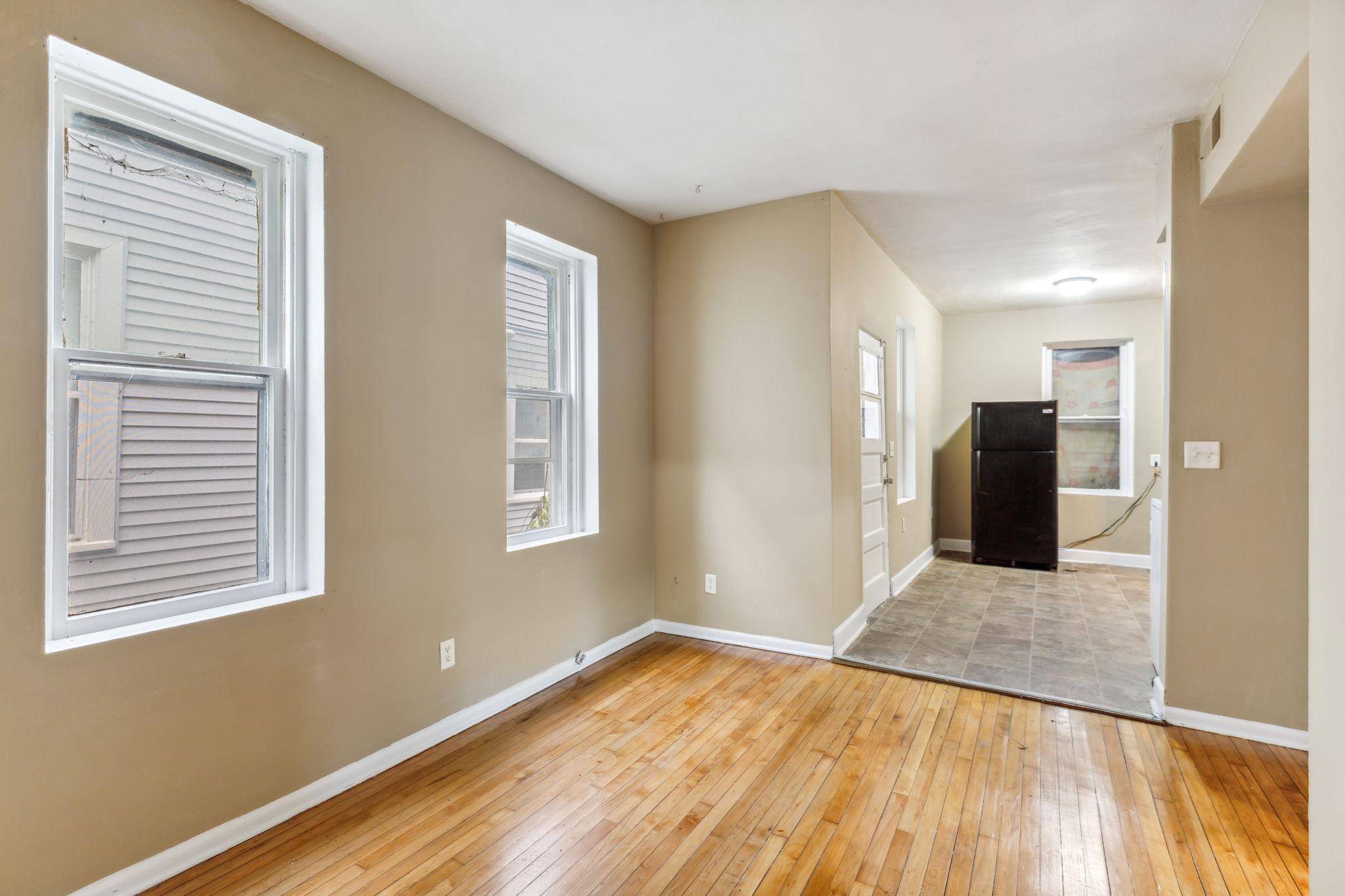 Saint Paul, MN 55103,1039 Victoria ST N