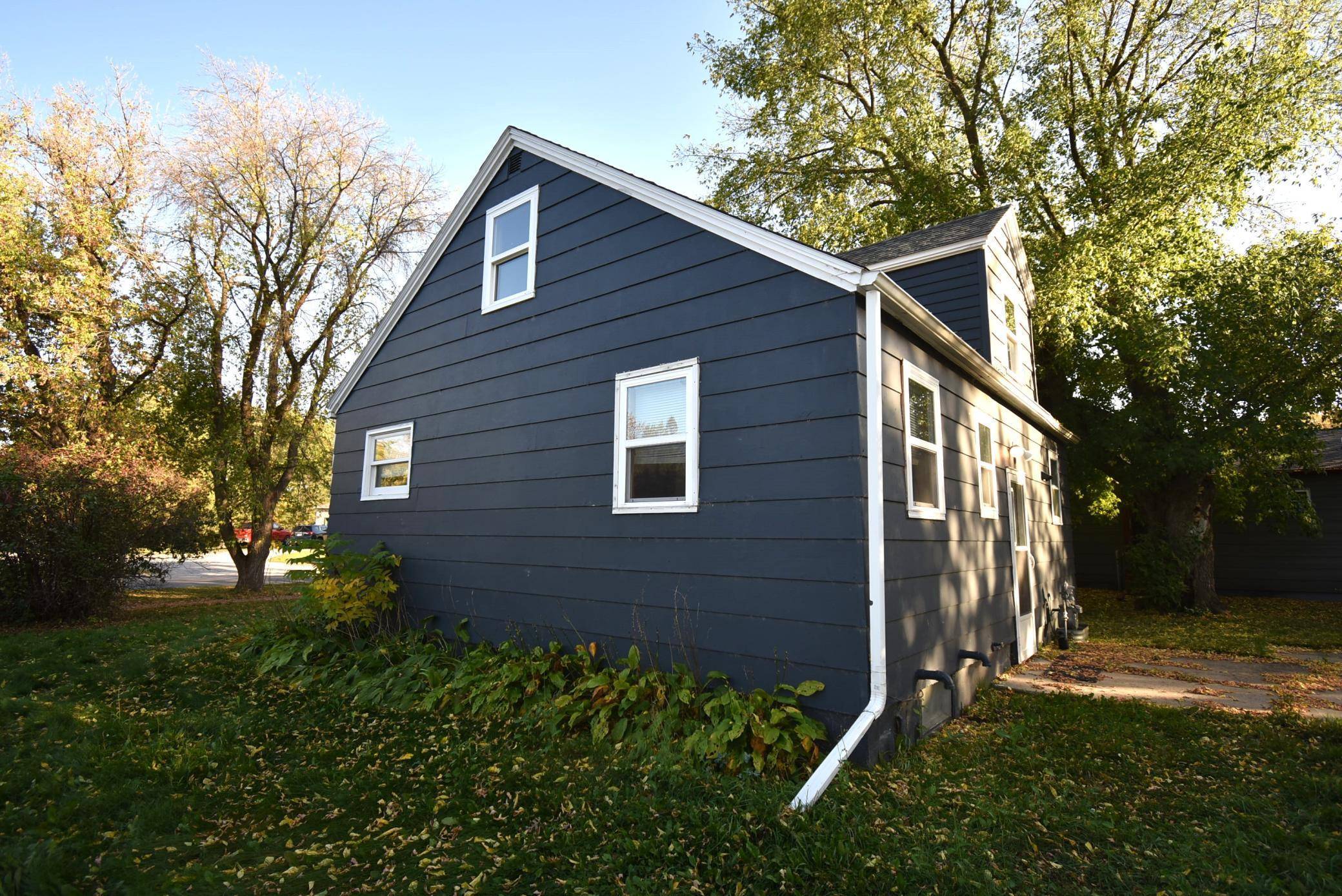 Warroad, MN 56763,215 Roberts AVE NE