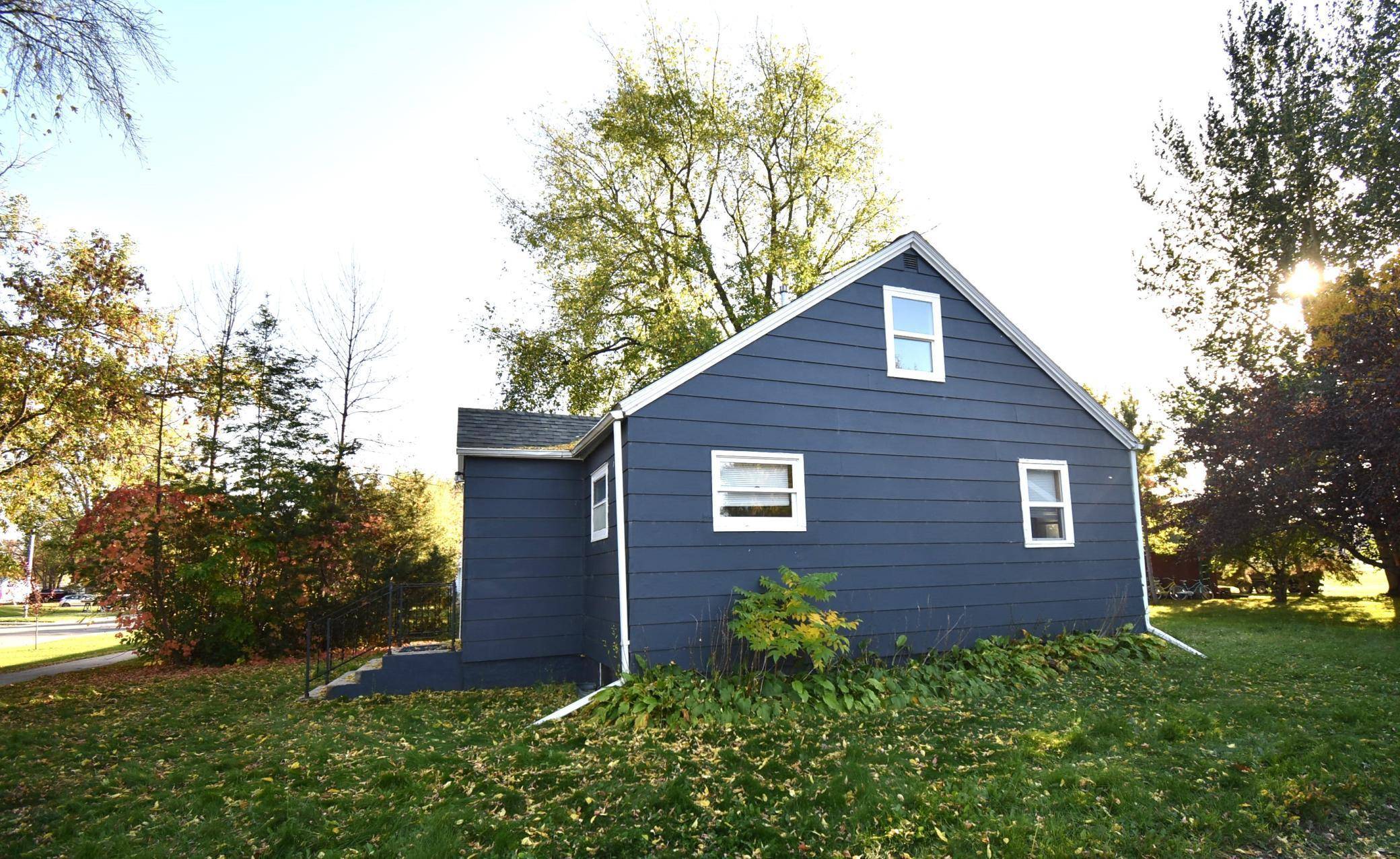Warroad, MN 56763,215 Roberts AVE NE