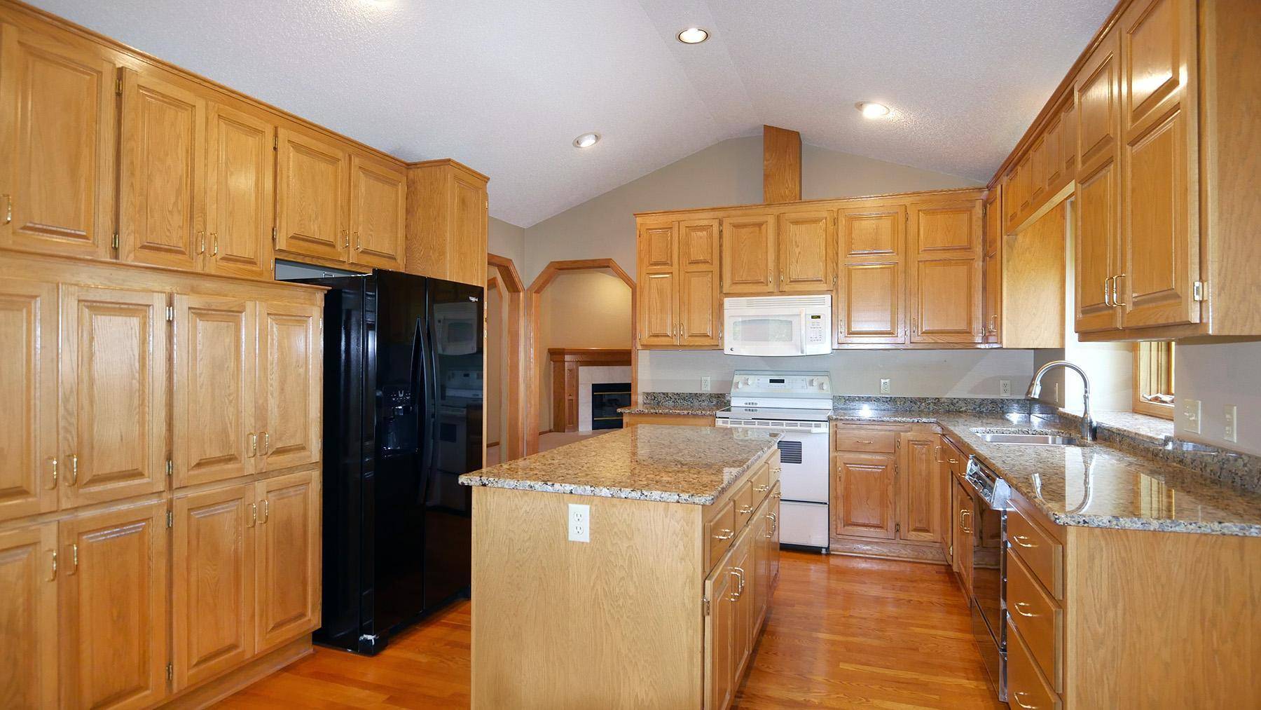 Eden Prairie, MN 55347,9696 Falcons WAY