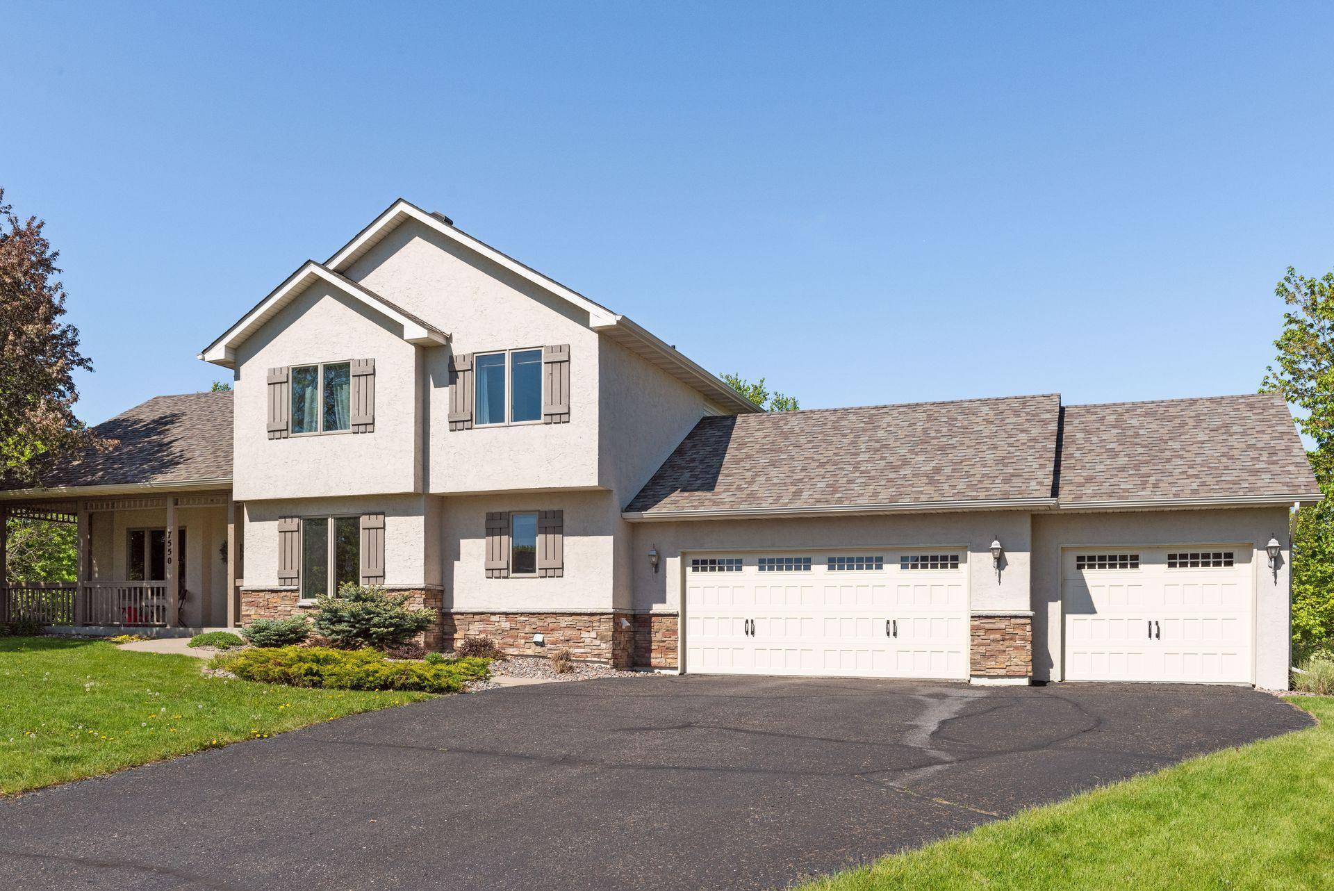 Chanhassen, MN 55317,7550 Walnut Curve