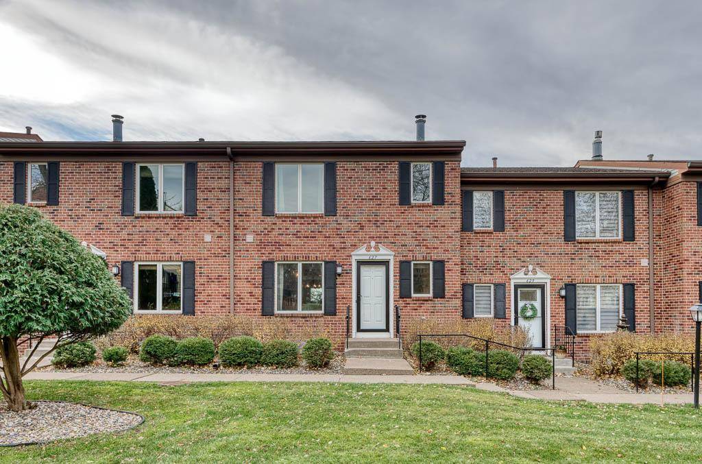 Mendota Heights, MN 55118,627 Maple Park DR
