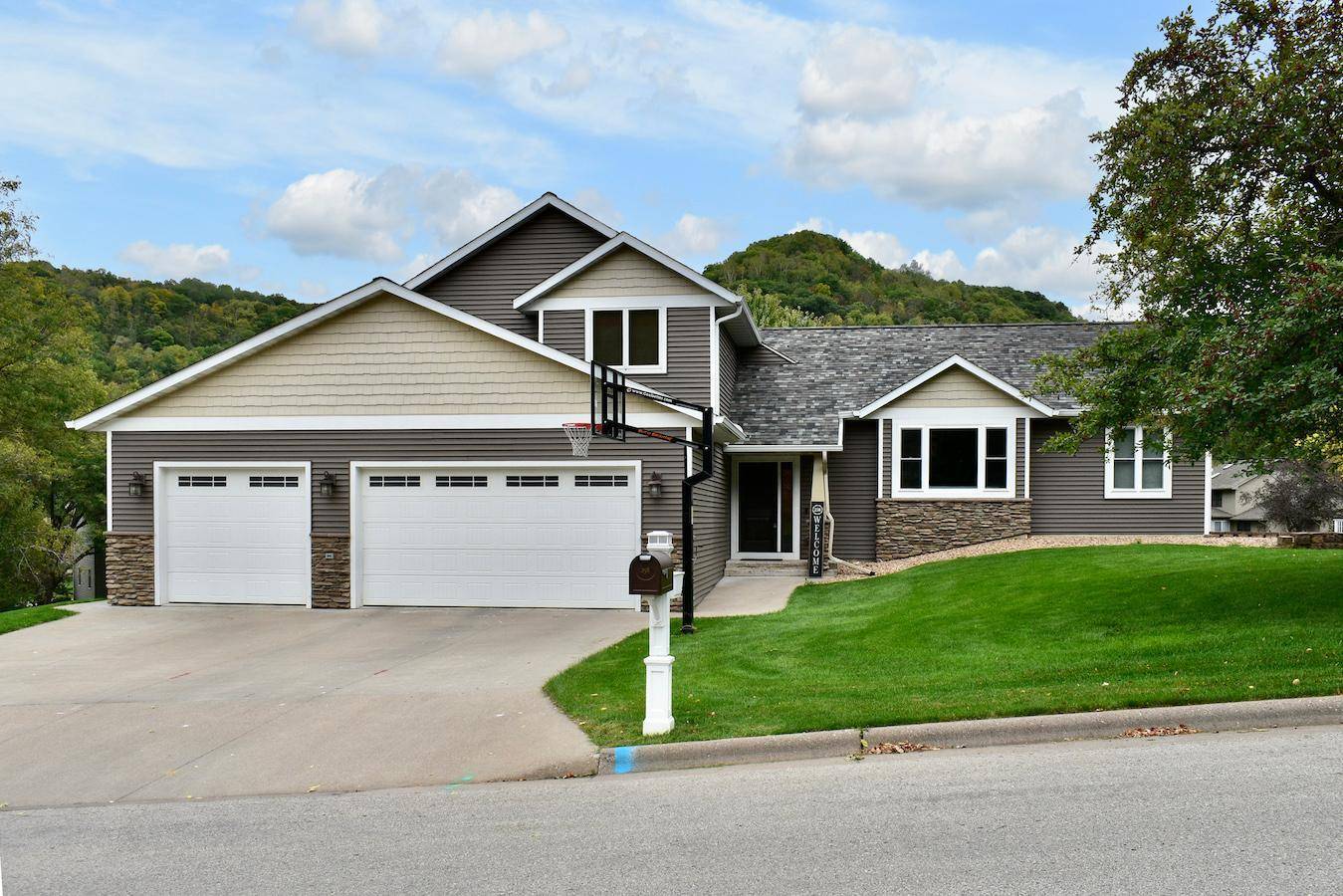 Winona, MN 55987,258 Oak Leaf DR