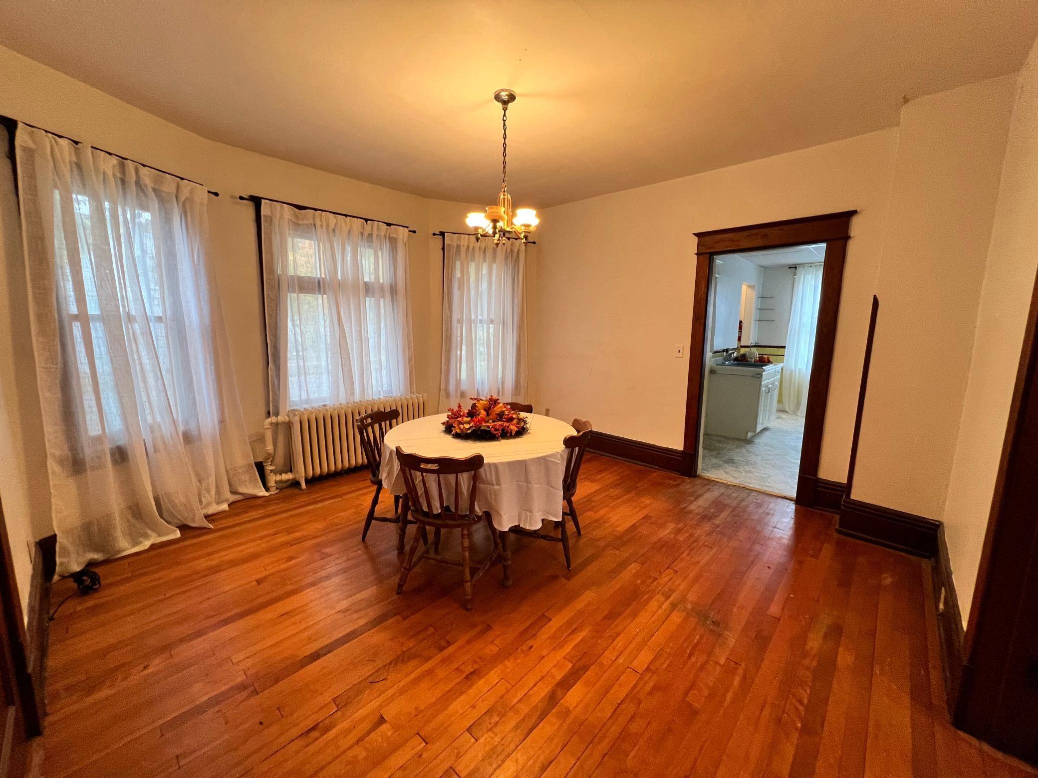 Saint Paul, MN 55104,860 Edmund AVE