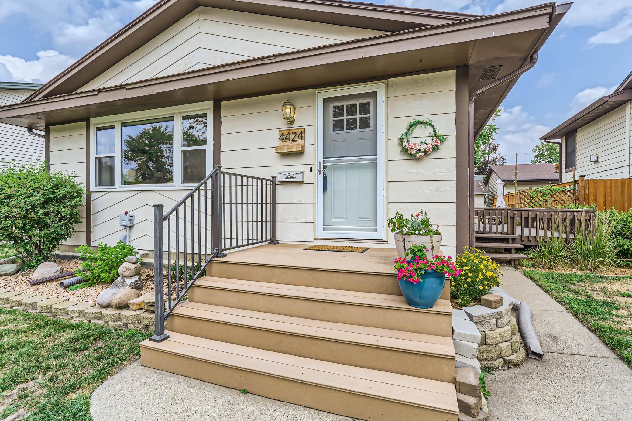 Robbinsdale, MN 55422,4424 Chowen AVE N