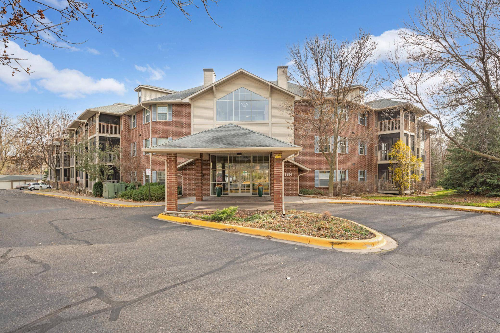 Golden Valley, MN 55422,1350 Douglas DR N #213