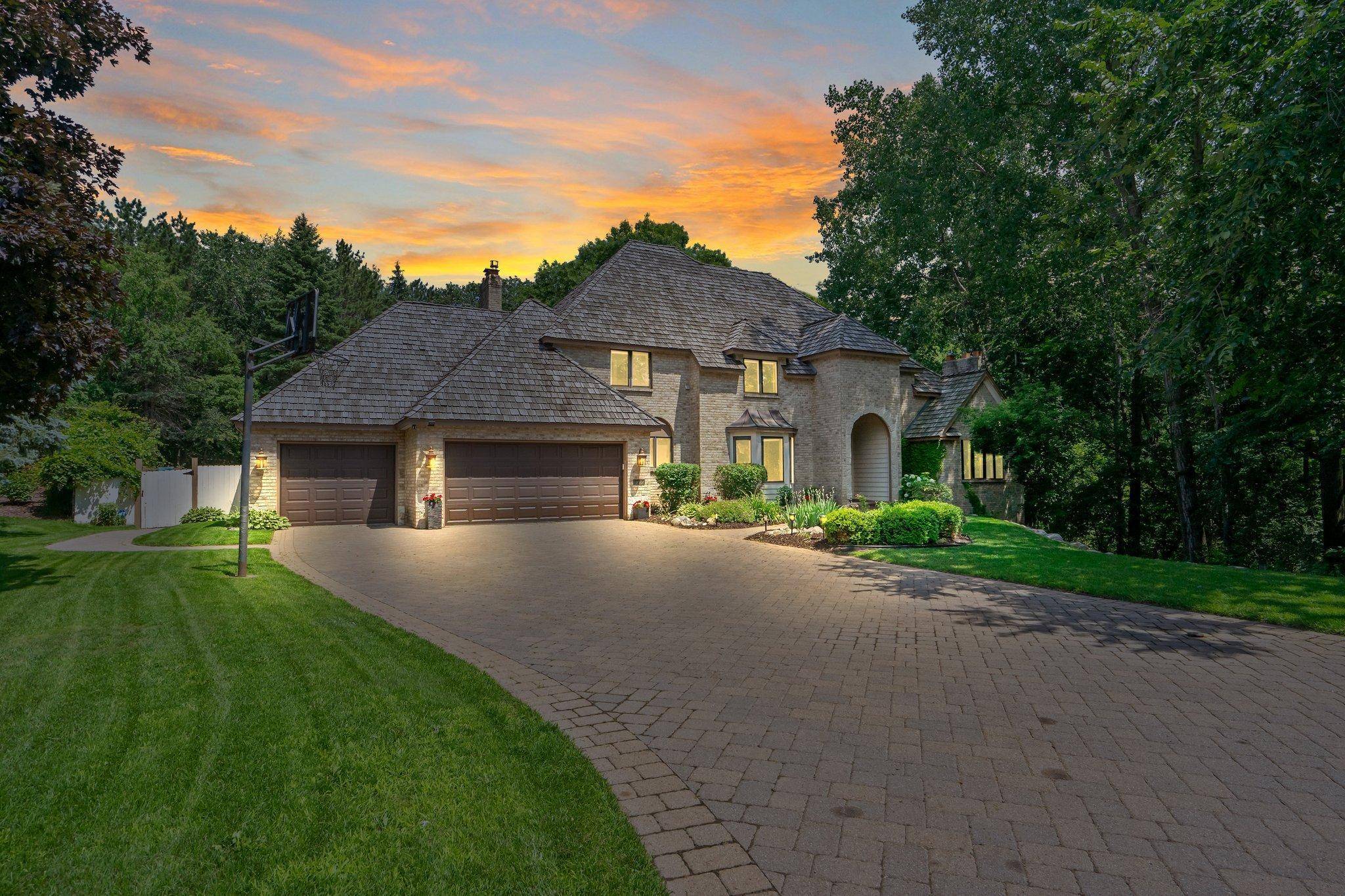 Apple Valley, MN 55124,13637 Duluth CIR