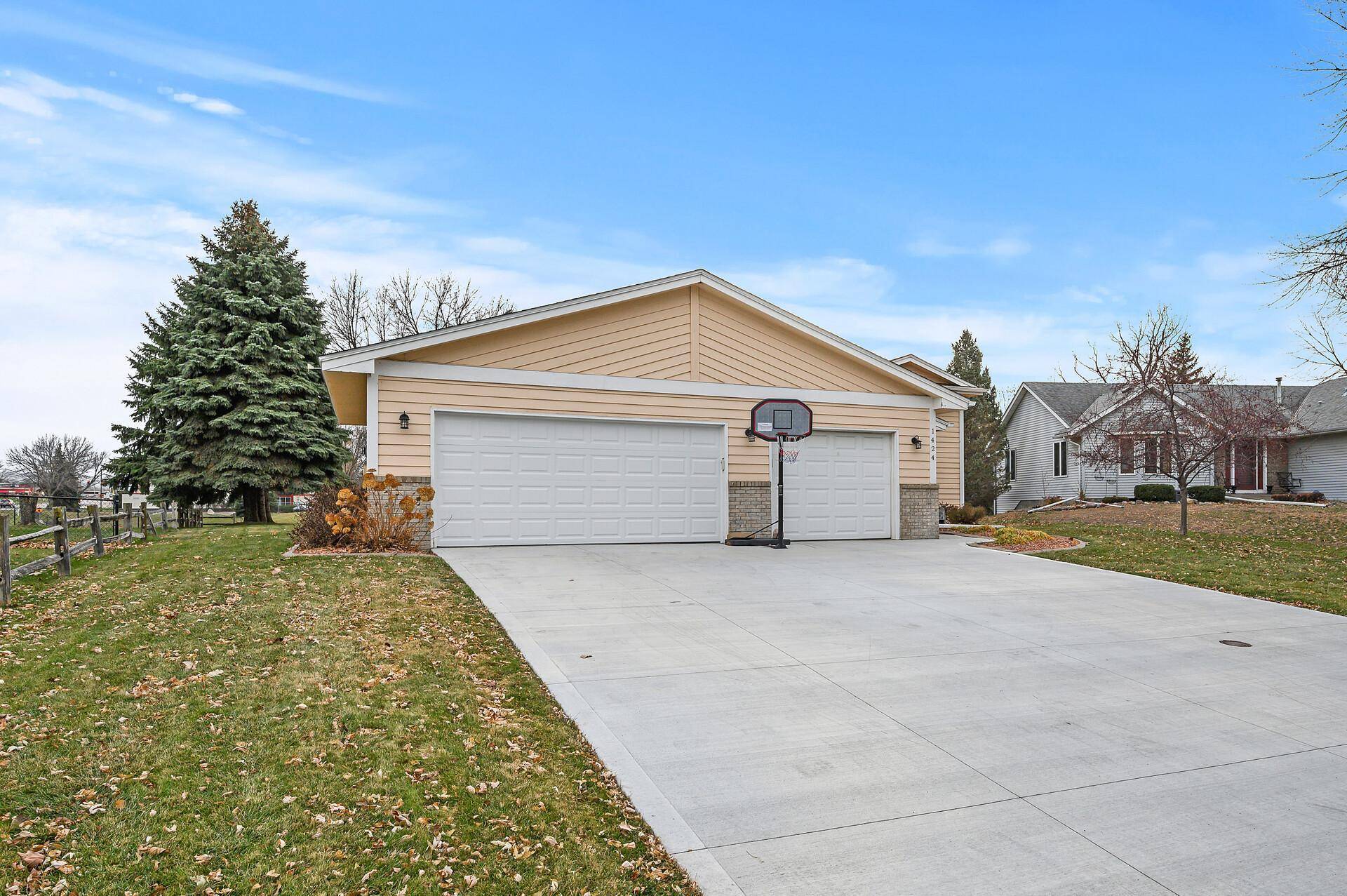 Shakopee, MN 55379,1424 Prairie LN