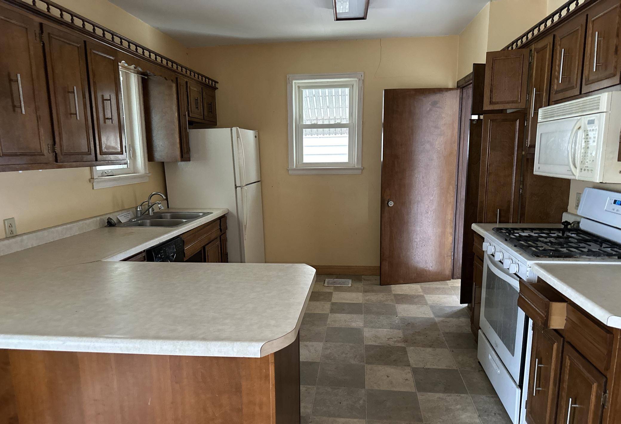 Good Thunder, MN 56037,711 Sherman ST