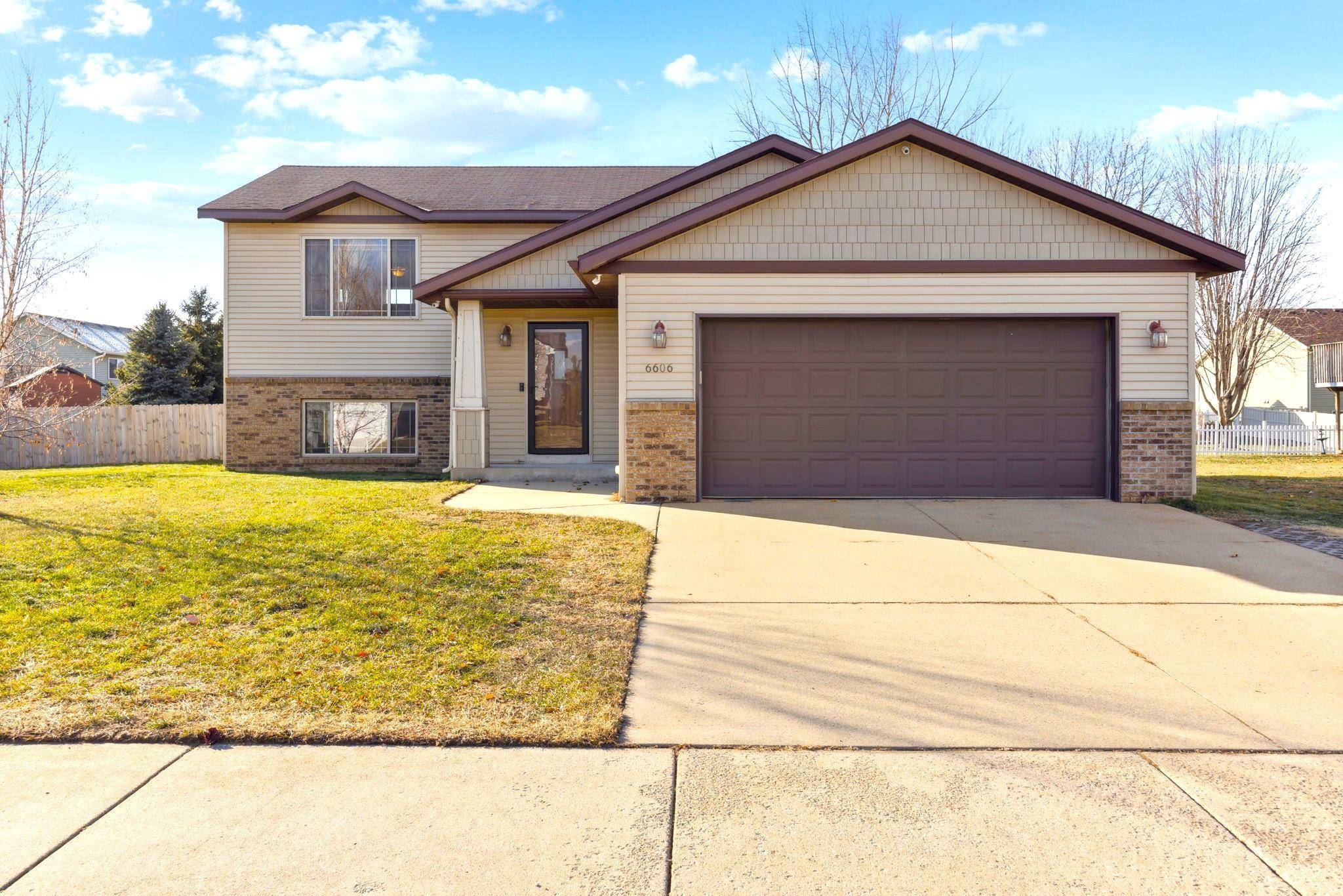 Saint Cloud, MN 56303,6606 Black Spruce ST