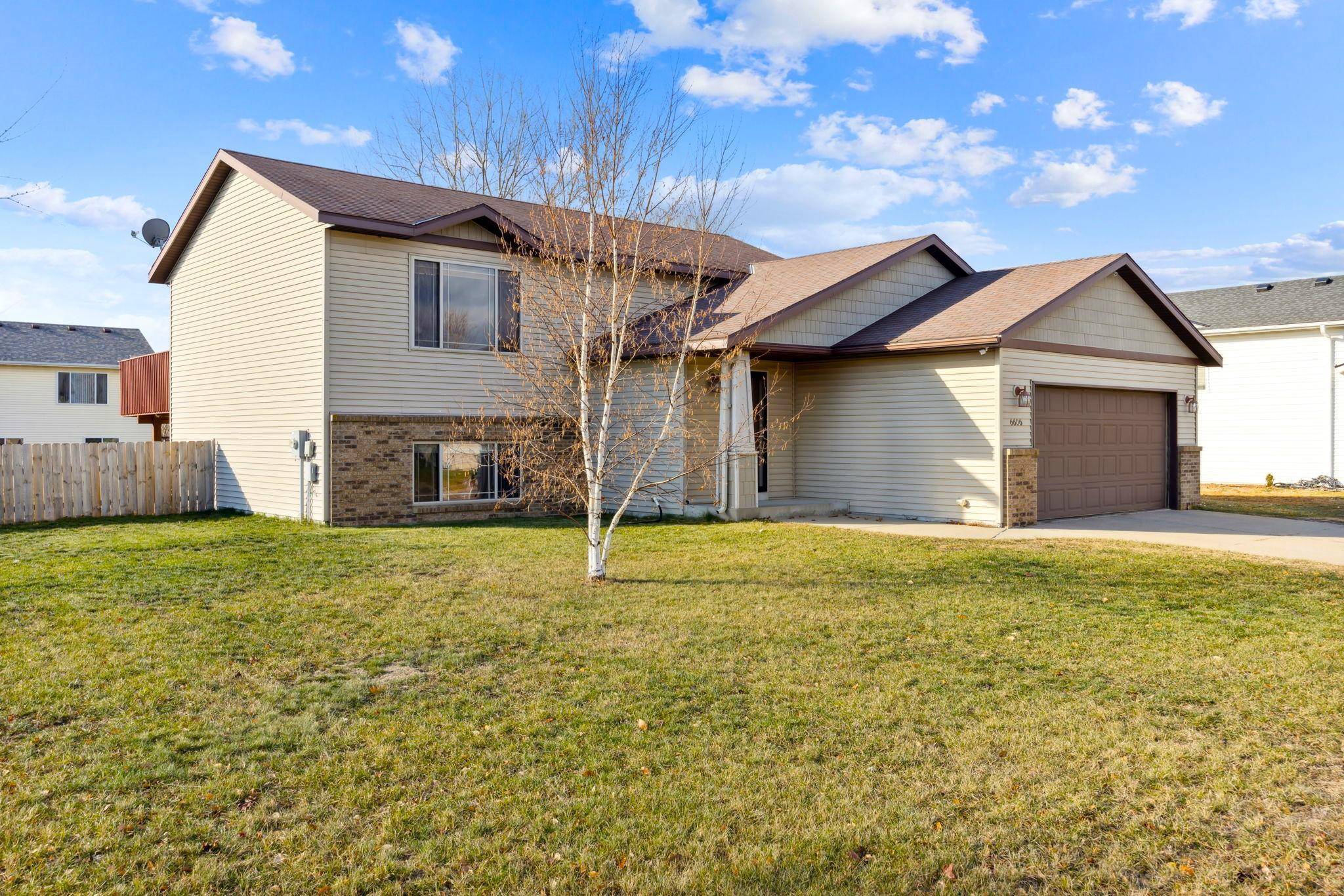 Saint Cloud, MN 56303,6606 Black Spruce ST
