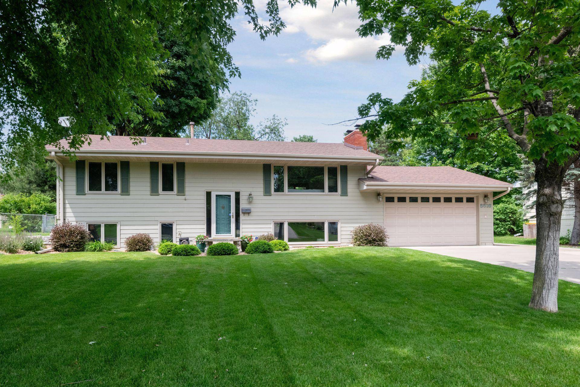 New Hope, MN 55427,8516 29th AVE N