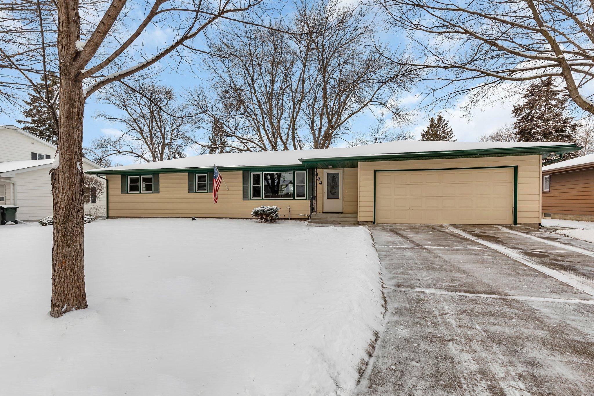 Hutchinson, MN 55350,434 Kay ST SW